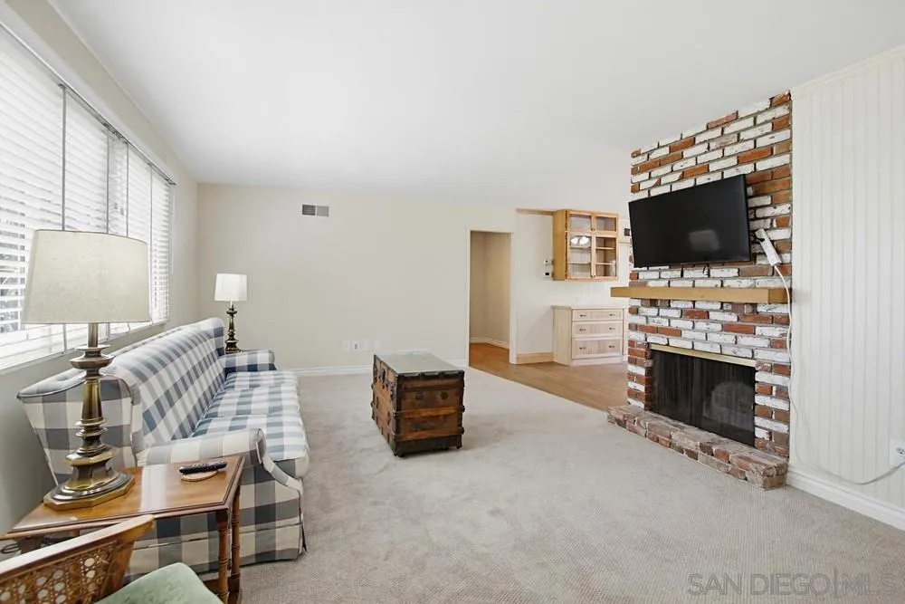 https://cdn.realtyfeed.com/cdn/127/260008483/f7b287abca8d8956e754a9485e4d5fc1.webp