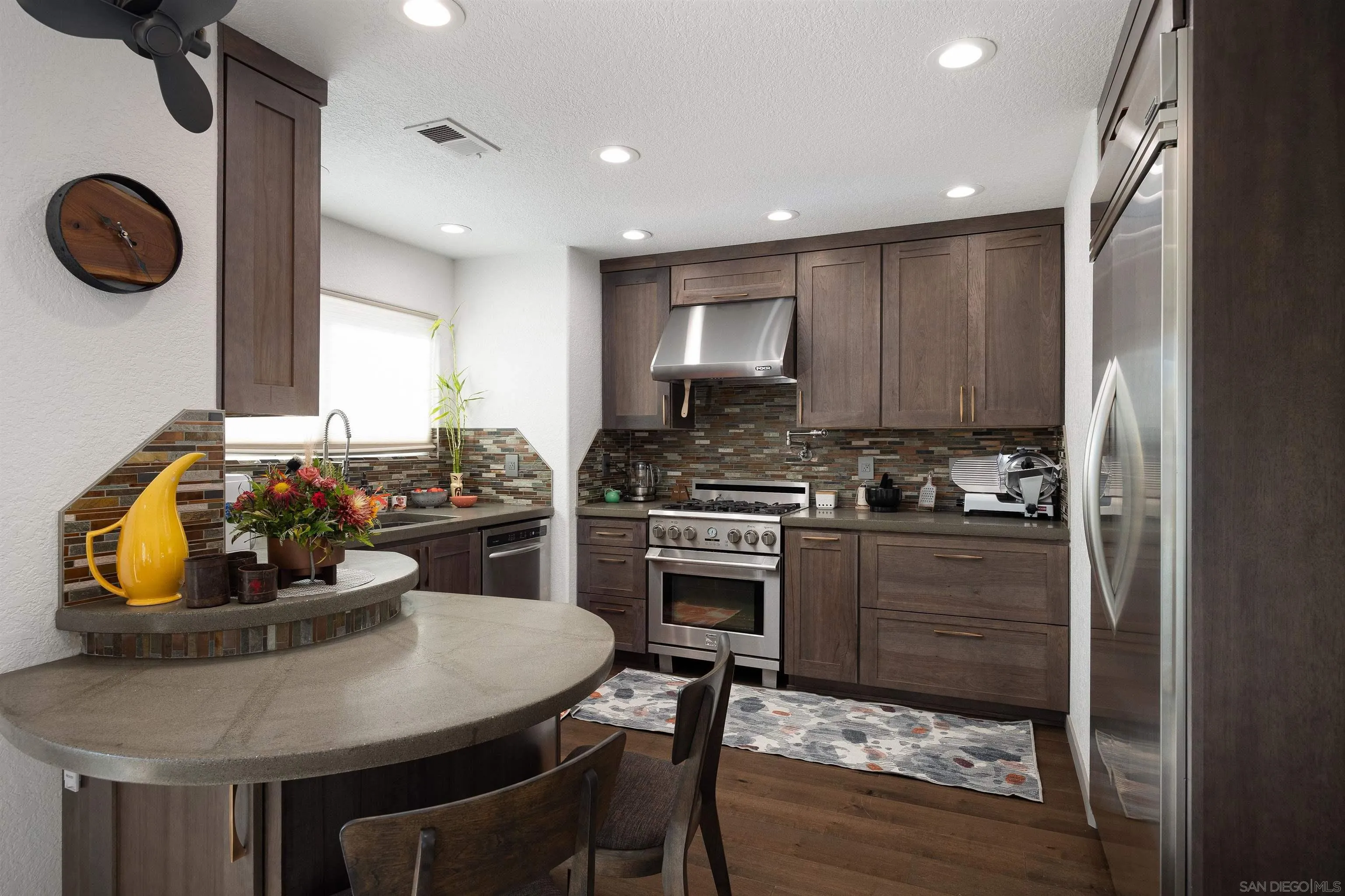 Photo #5: 260008484 Listing: Photo #5