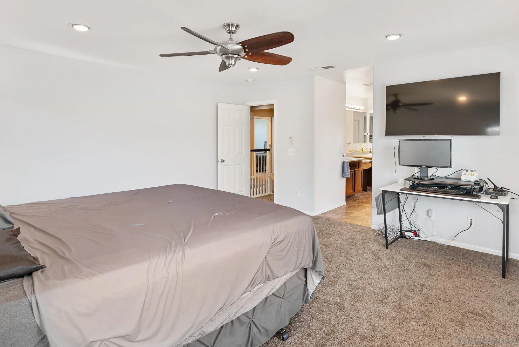 https://cdn.realtyfeed.com/cdn/127/260008486/24ae4e71f73747ebcbe77b47cd2a2e36.webp
