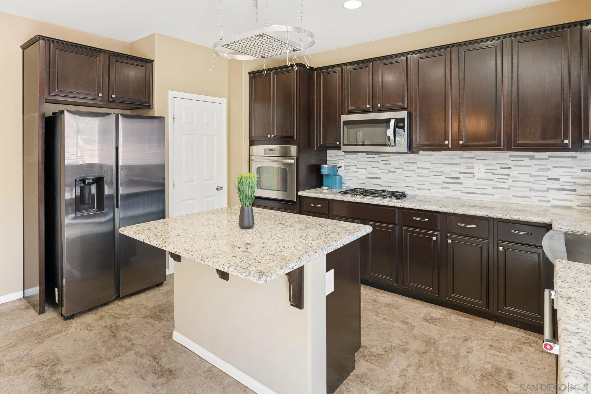 https://cdn.realtyfeed.com/cdn/127/260008486/3a56651efd016b66ff1ef722235cc571.webp