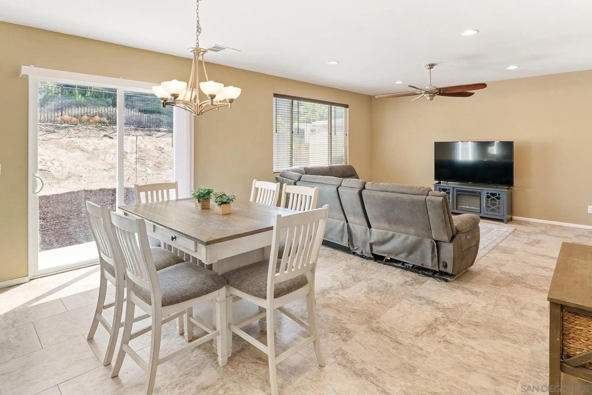 https://cdn.realtyfeed.com/cdn/127/260008486/857cc84a9713bf81d31ea320aa75d32f.webp