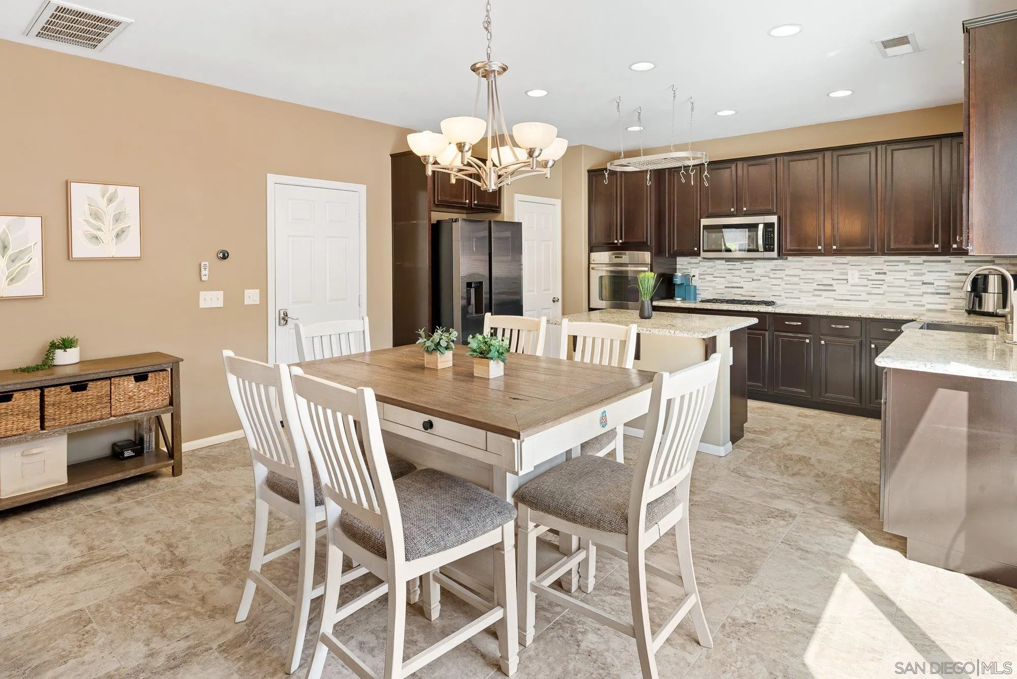 https://cdn.realtyfeed.com/cdn/127/260008486/cb292227a21ece21cbb805e76536258b.webp