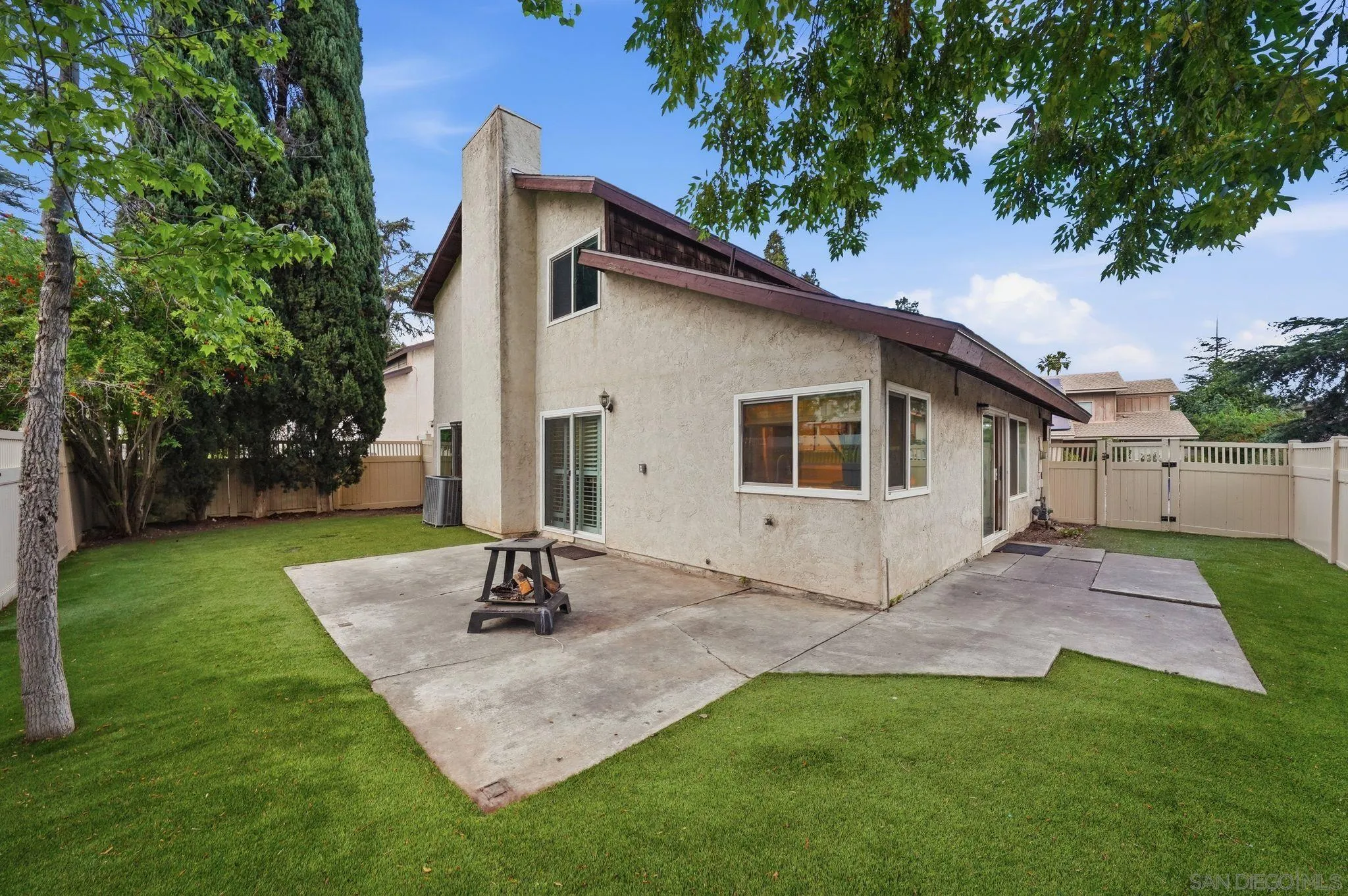https://cdn.realtyfeed.com/cdn/127/260008487/141382857bd8d32055403cc652d1d0b7.webp