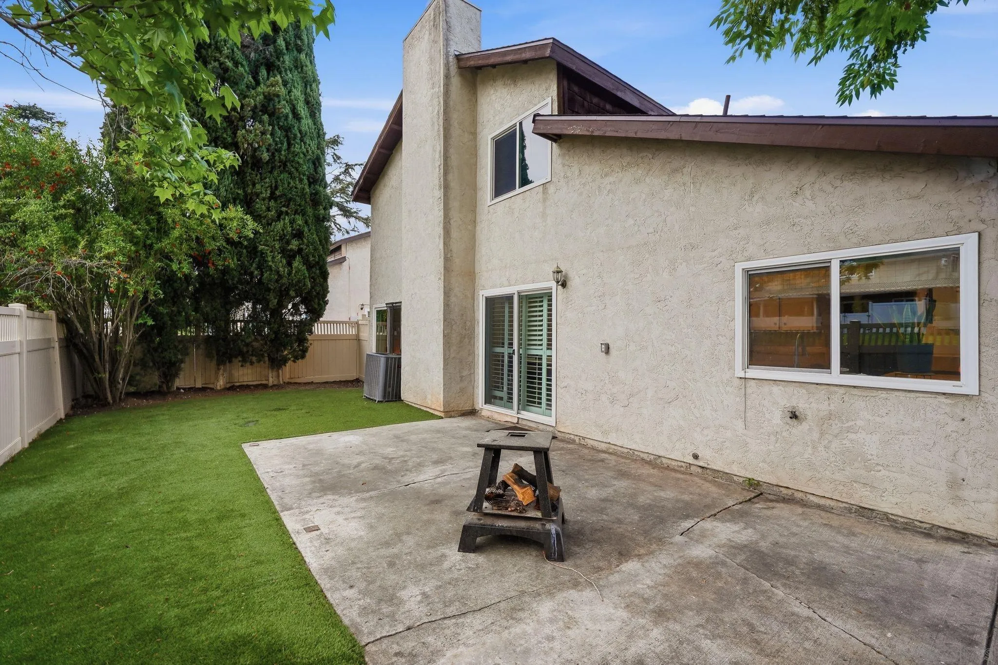 https://cdn.realtyfeed.com/cdn/127/260008487/ecc78b9ea123e3ebbf61d1b7c29139f7.webp