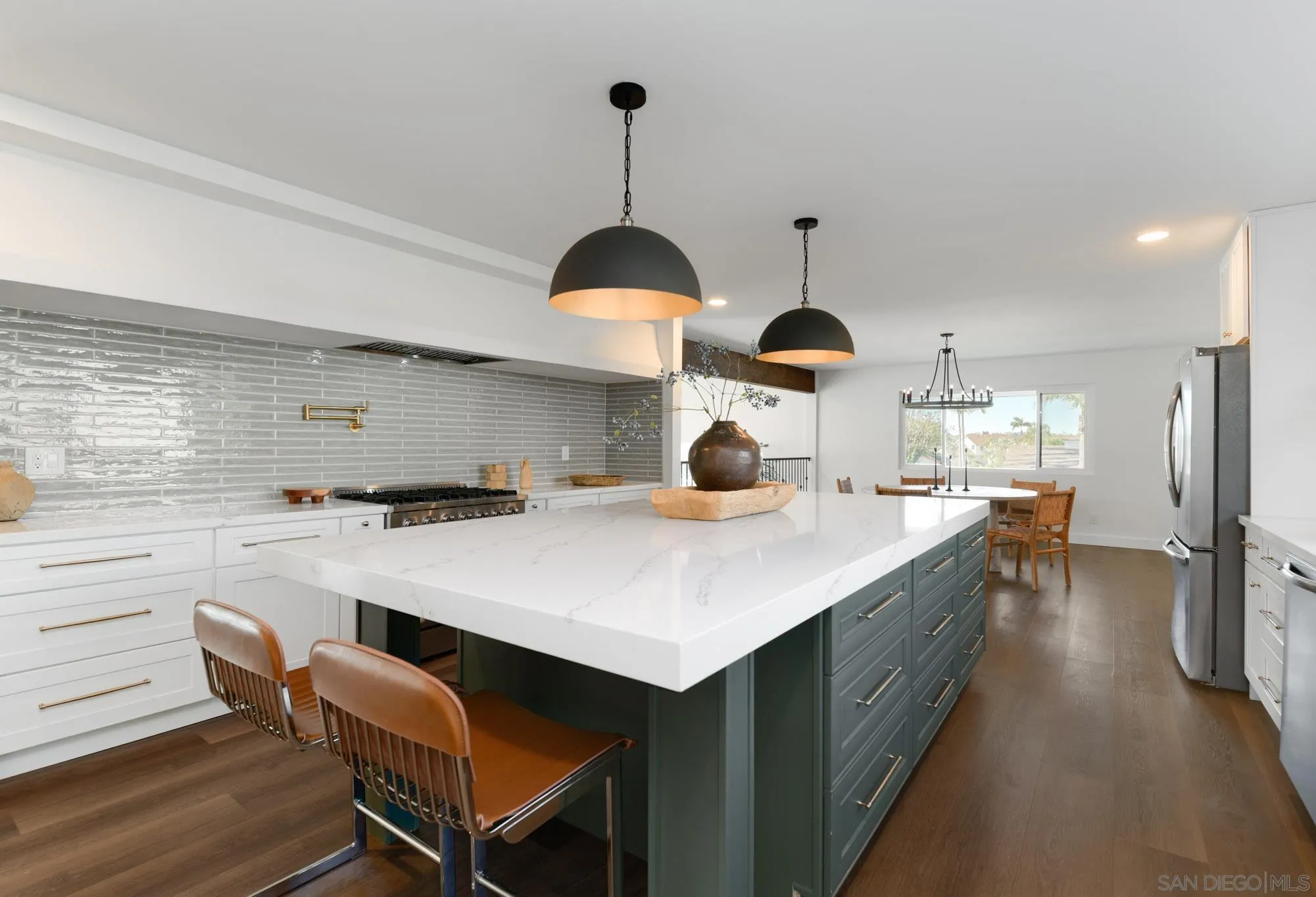 https://cdn.realtyfeed.com/cdn/127/260008488/26e34012e4d5d9cb1bd84a30167957ed.webp