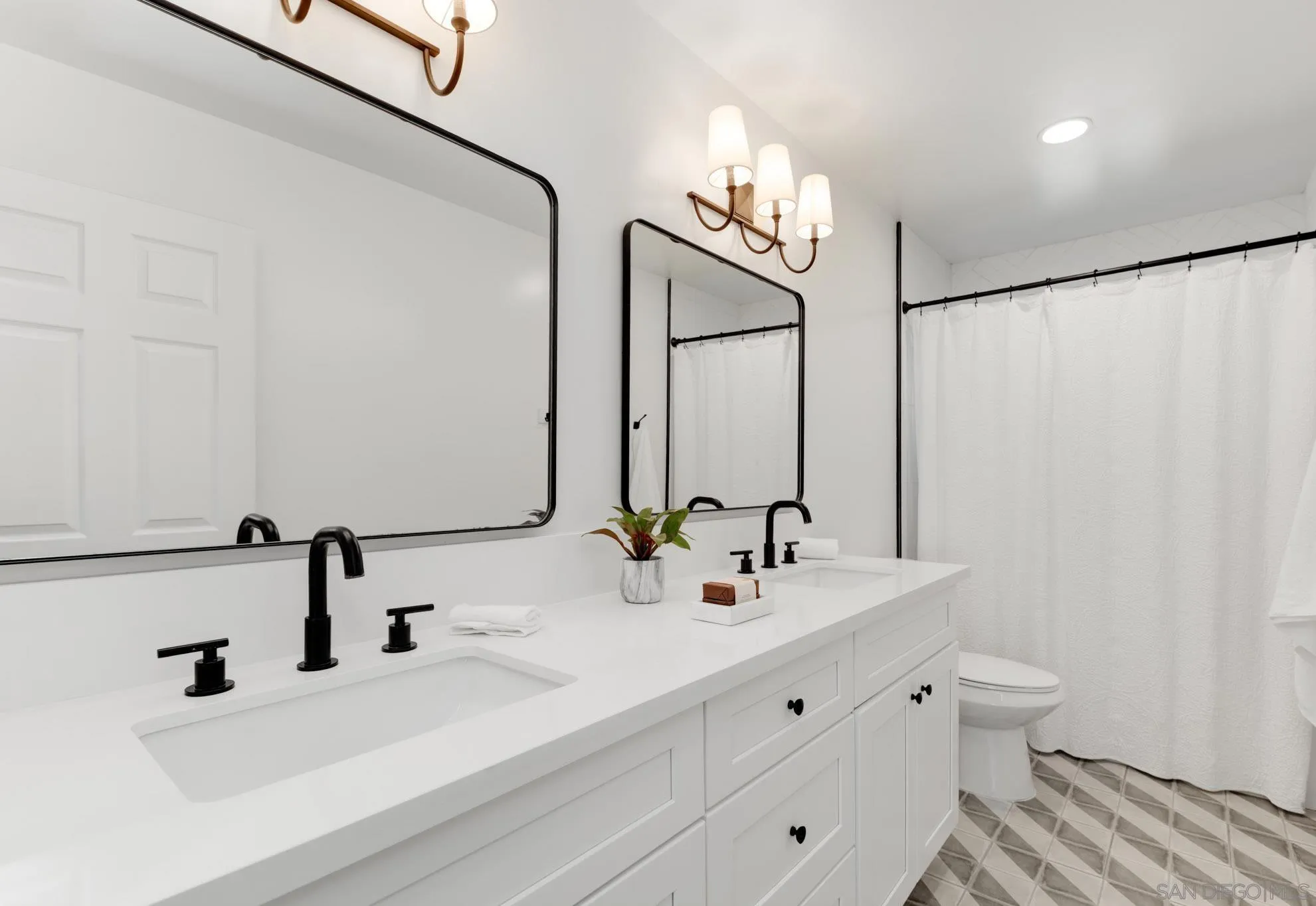 https://cdn.realtyfeed.com/cdn/127/260008488/2f71533dfda8bc13d27780fd5a5d201a.webp