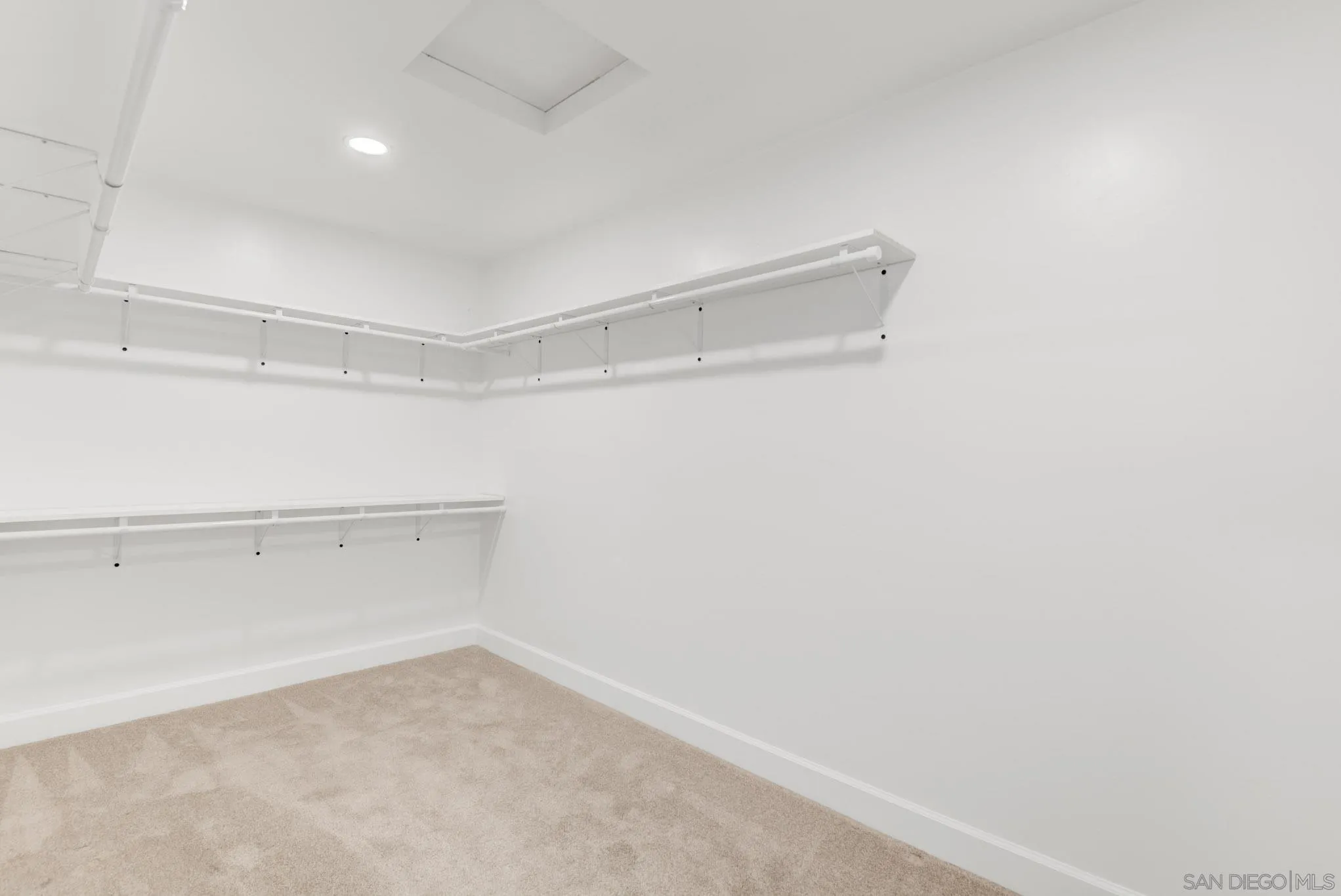 https://cdn.realtyfeed.com/cdn/127/260008488/33166321abbb860091084139e7d99295.webp