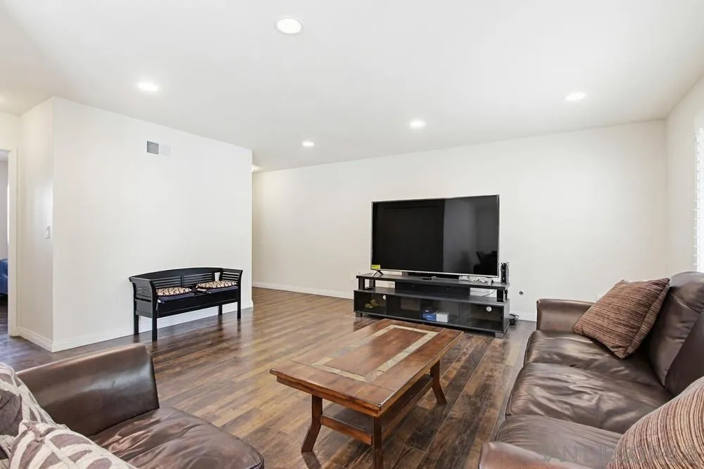 https://cdn.realtyfeed.com/cdn/127/260008489/e483913c98182dd35a55b933639d23ee.webp