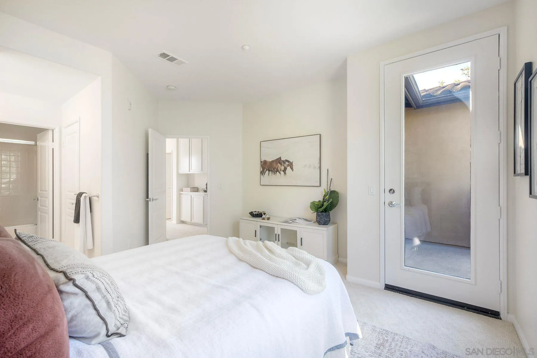 Photo #8: 260008495 Listing: Photo #8