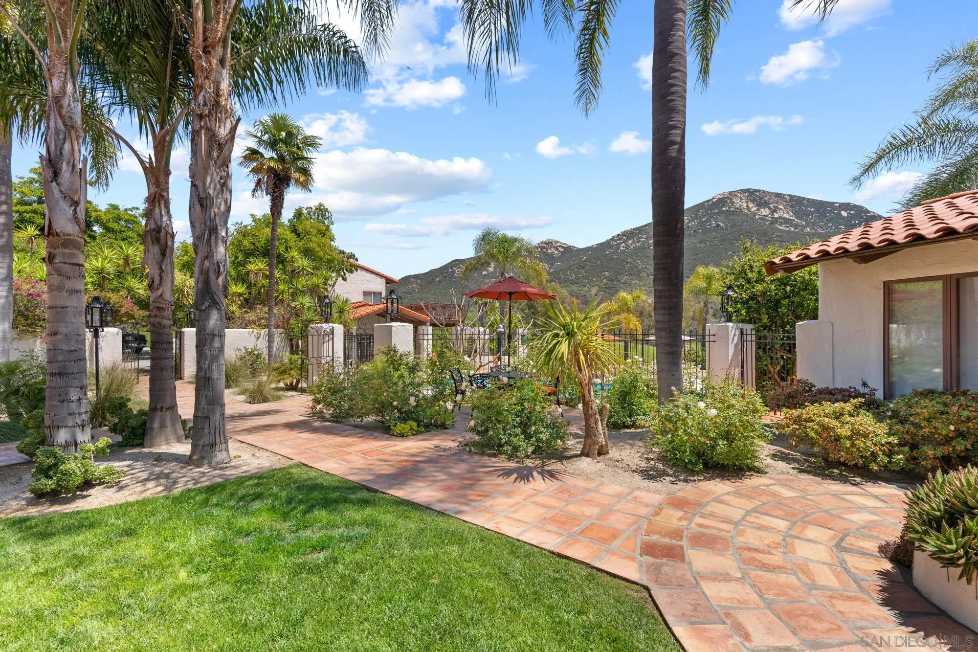 https://cdn.realtyfeed.com/cdn/127/260008496/5dfcdf74e084143b09509961a2b843e2.webp