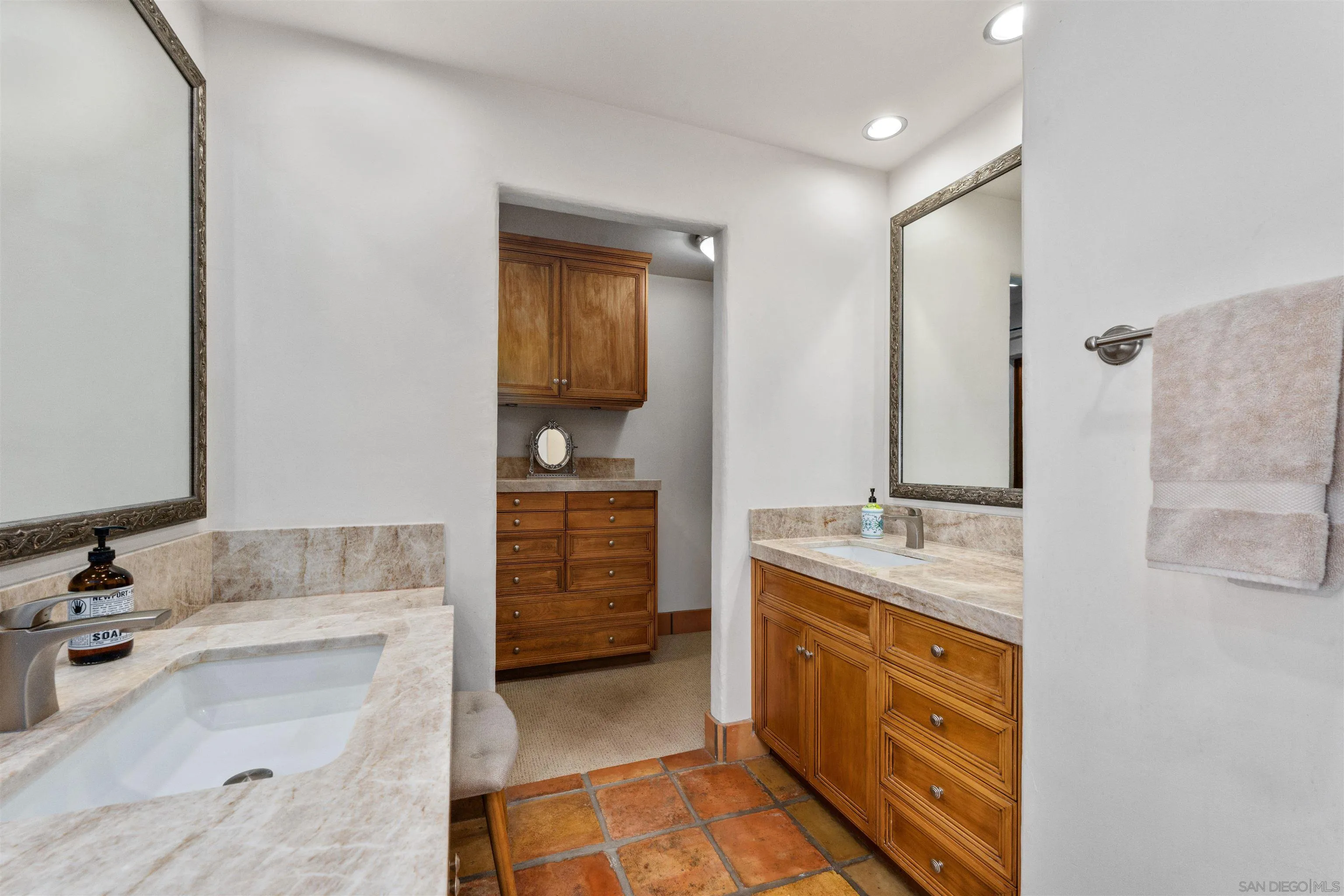 https://cdn.realtyfeed.com/cdn/127/260008496/68e0352451a064f2c8b1293a9edbf621.webp