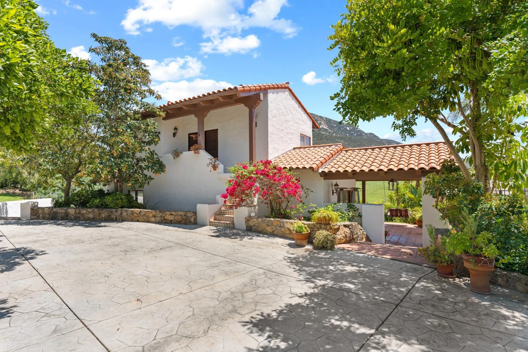 https://cdn.realtyfeed.com/cdn/127/260008496/ba591e09dc2ae6d78af7ded21fc2664d.webp