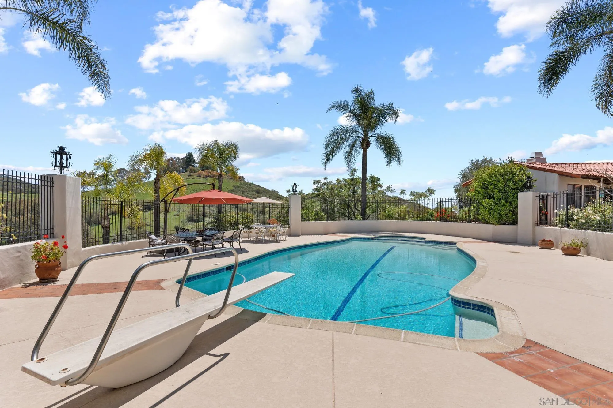 https://cdn.realtyfeed.com/cdn/127/260008496/ebb34d2b5694812ed8a4cc86308fa493.webp