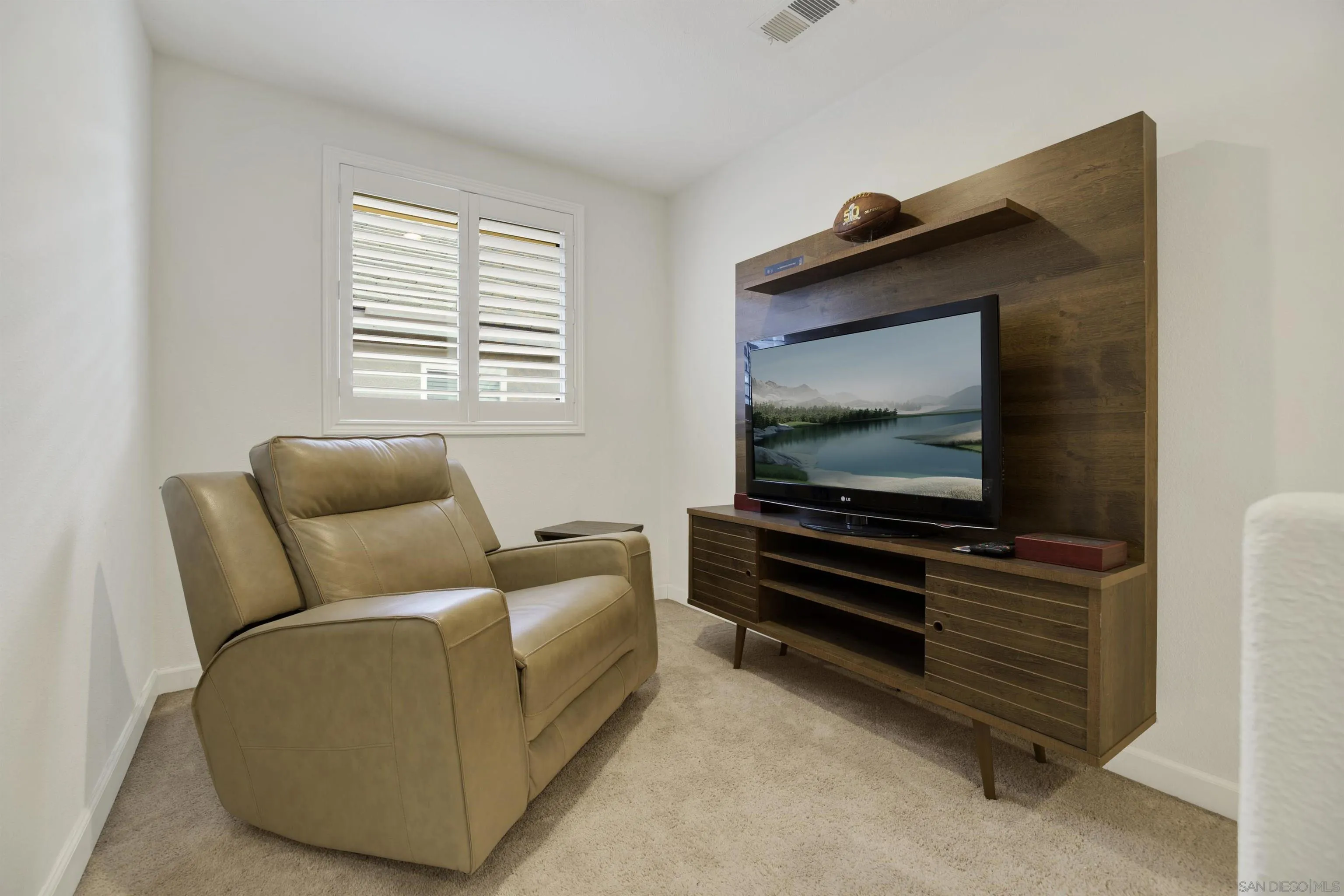https://cdn.realtyfeed.com/cdn/127/260008497/09d99757858fd43f38c788cbb2c93a32.webp