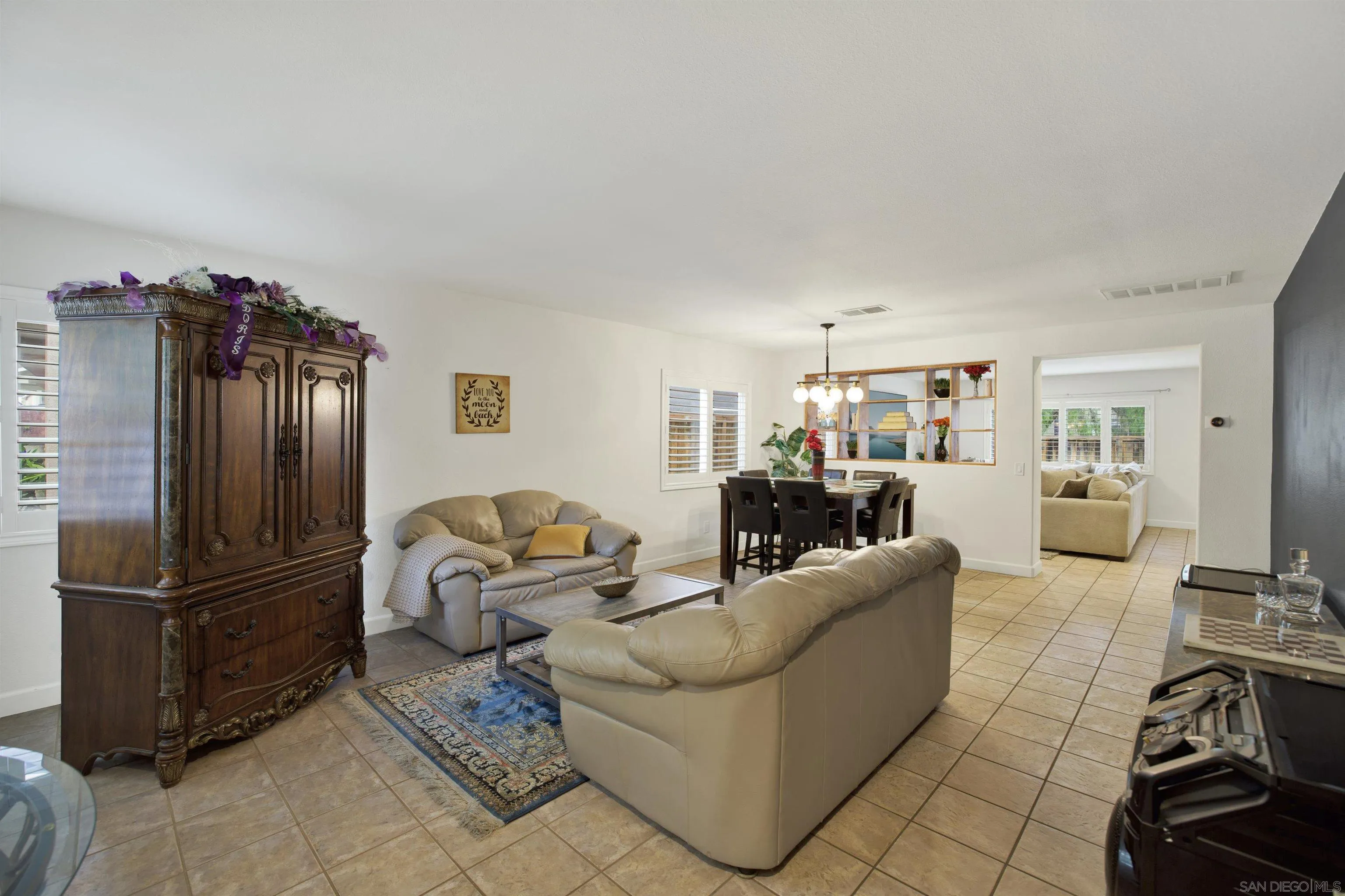 https://cdn.realtyfeed.com/cdn/127/260008497/a7fd357e5bf1474bc153ce9c96d22b77.webp