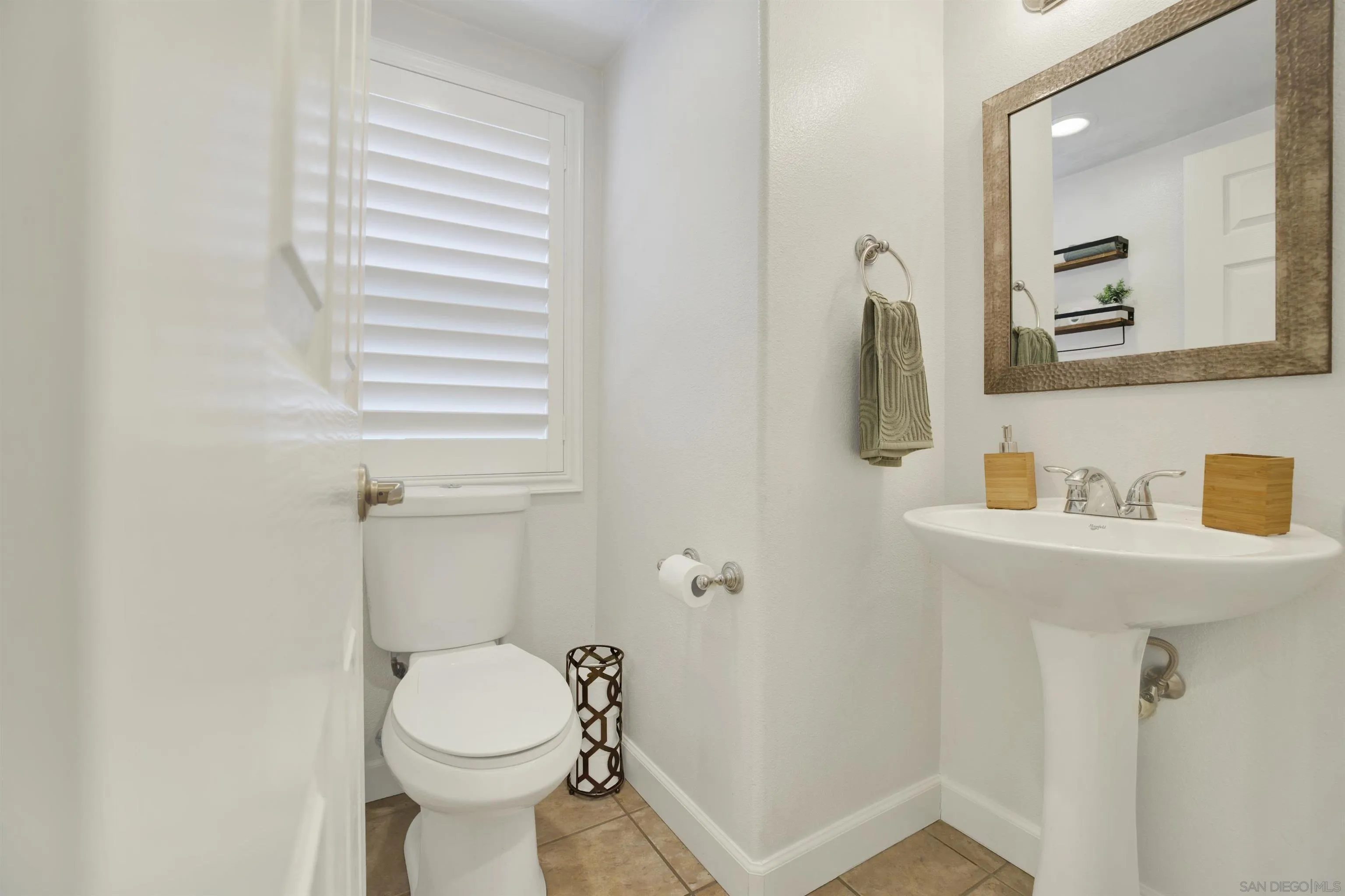 https://cdn.realtyfeed.com/cdn/127/260008497/af0745198a756e81c9ebb79a8a9d6b6b.webp