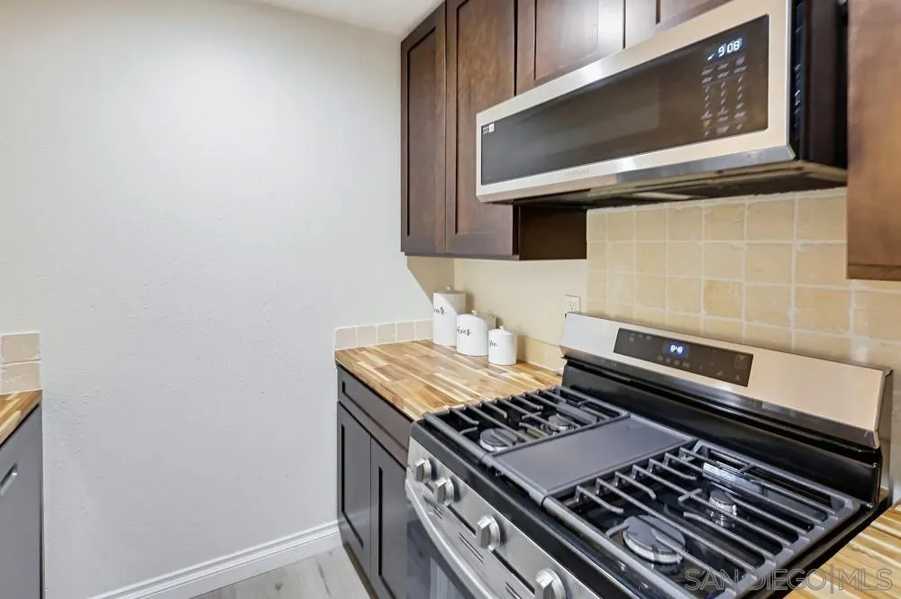 Photo #9: 260008499 Listing: Photo #9