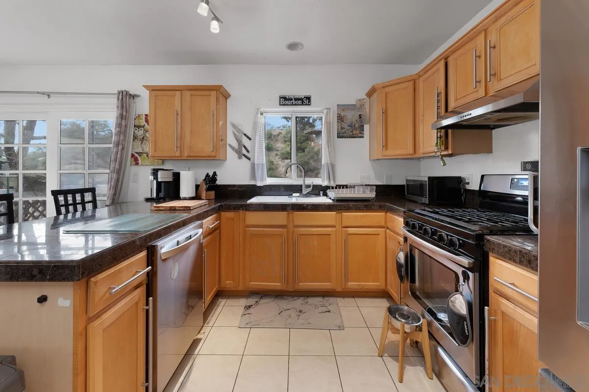 https://cdn.realtyfeed.com/cdn/127/260008503/2e7432133adfe63d58f821092be36c2d.webp