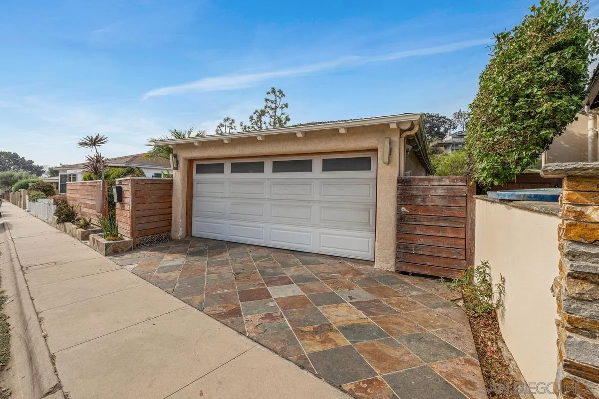 https://cdn.realtyfeed.com/cdn/127/260008503/731a1076213616aeda2f2317fd28739d.webp