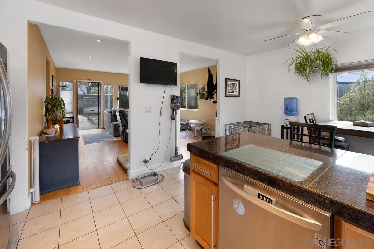 https://cdn.realtyfeed.com/cdn/127/260008503/d294236c29168be14cf850c5c4ced557.webp