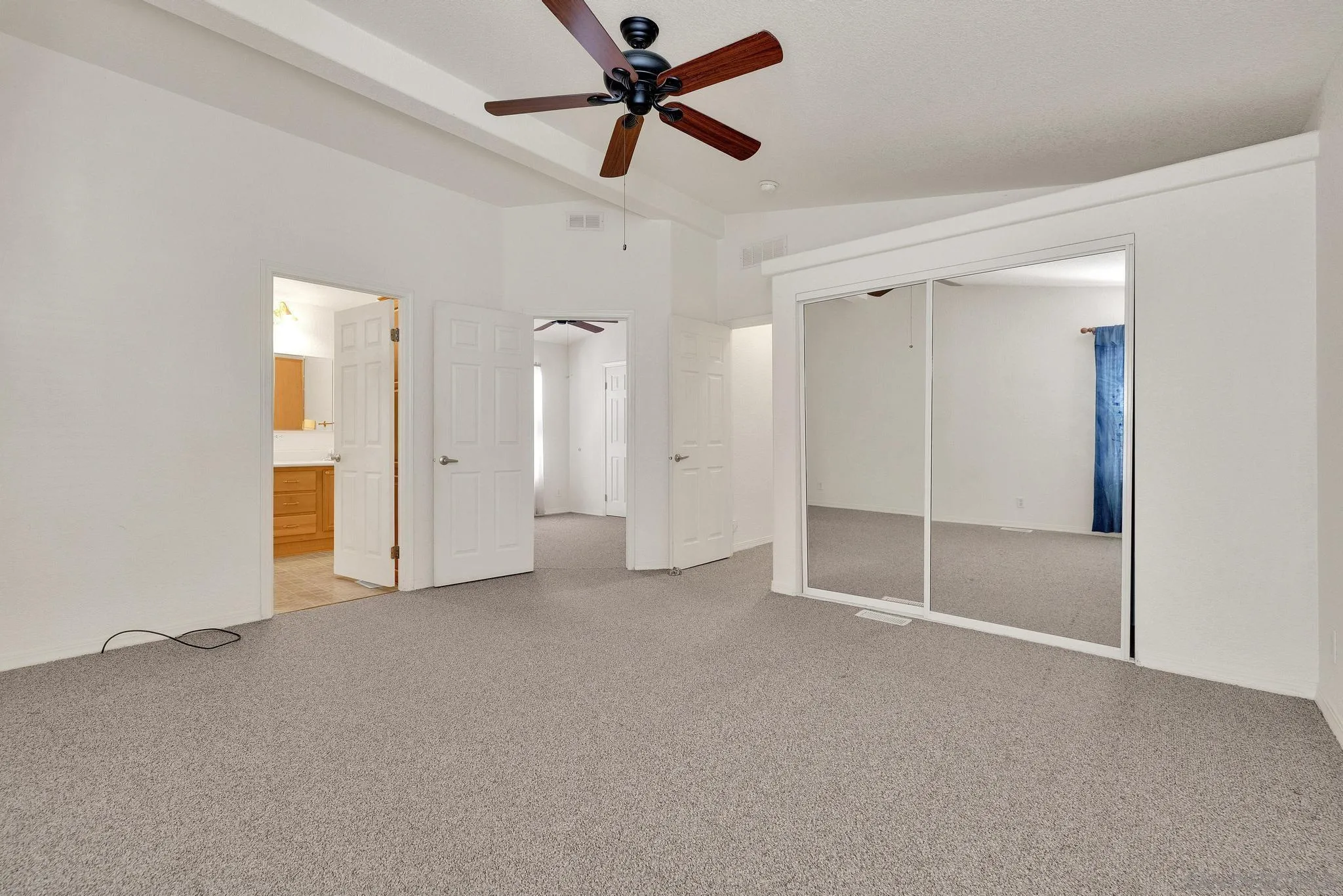 https://cdn.realtyfeed.com/cdn/127/260008508/f967baf476211b96158d4af282191250.webp