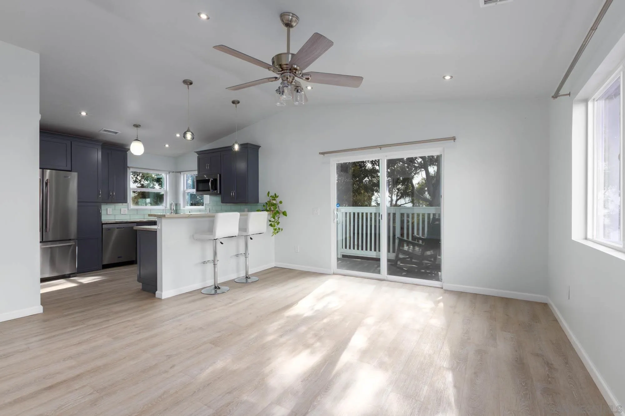 https://cdn.realtyfeed.com/cdn/127/260008510/27c2f01c32bd5927ab8243223f5514ac.webp