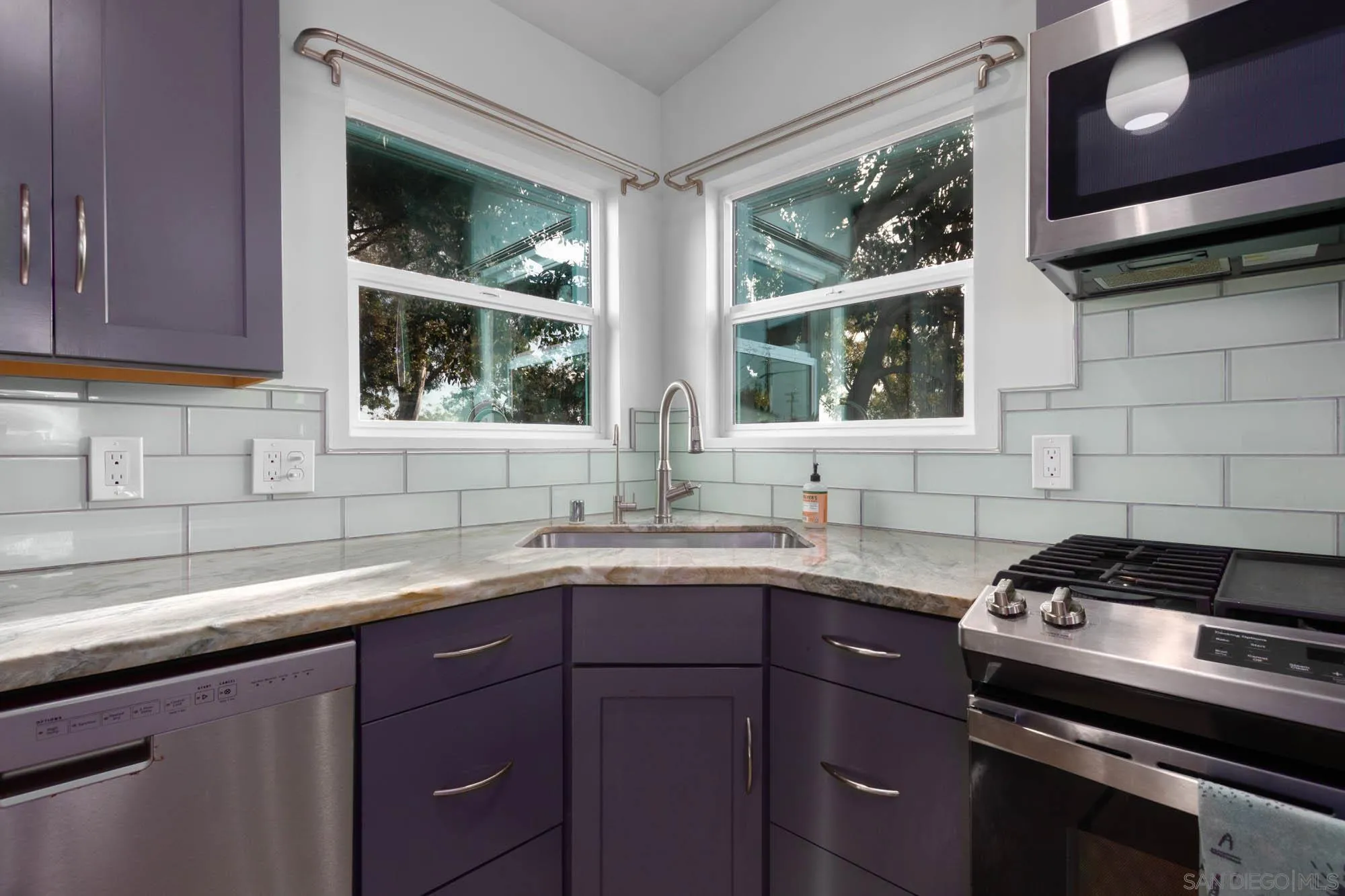 https://cdn.realtyfeed.com/cdn/127/260008510/3e497da3282a9837bcb996bc293879b9.webp