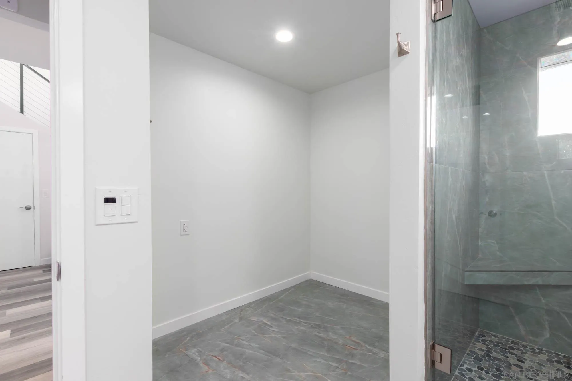 https://cdn.realtyfeed.com/cdn/127/260008510/43b220f503c368ae294494fddda5c7d8.webp