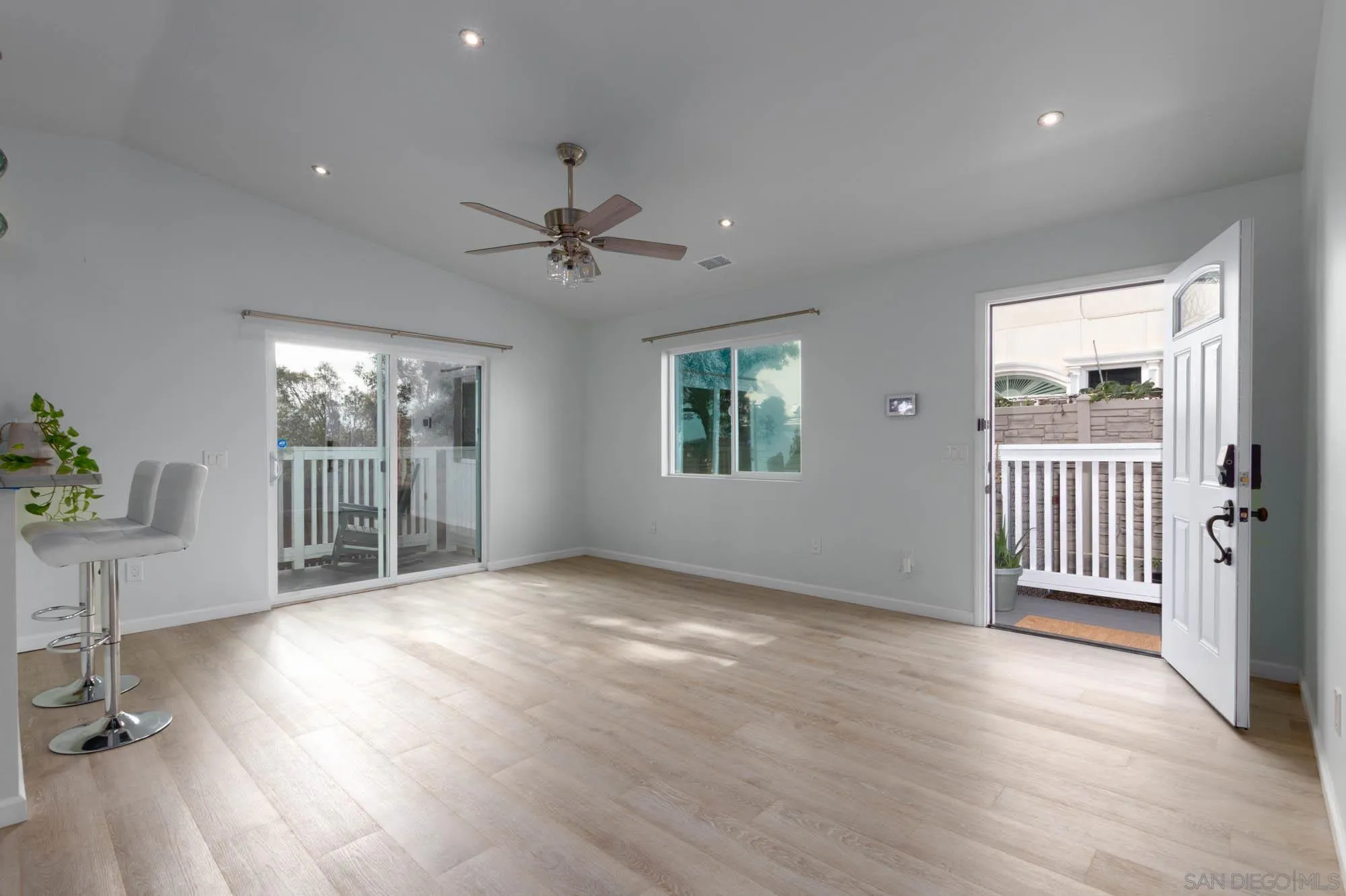 https://cdn.realtyfeed.com/cdn/127/260008510/60742347fba20124b7941f9a6380bd64.webp