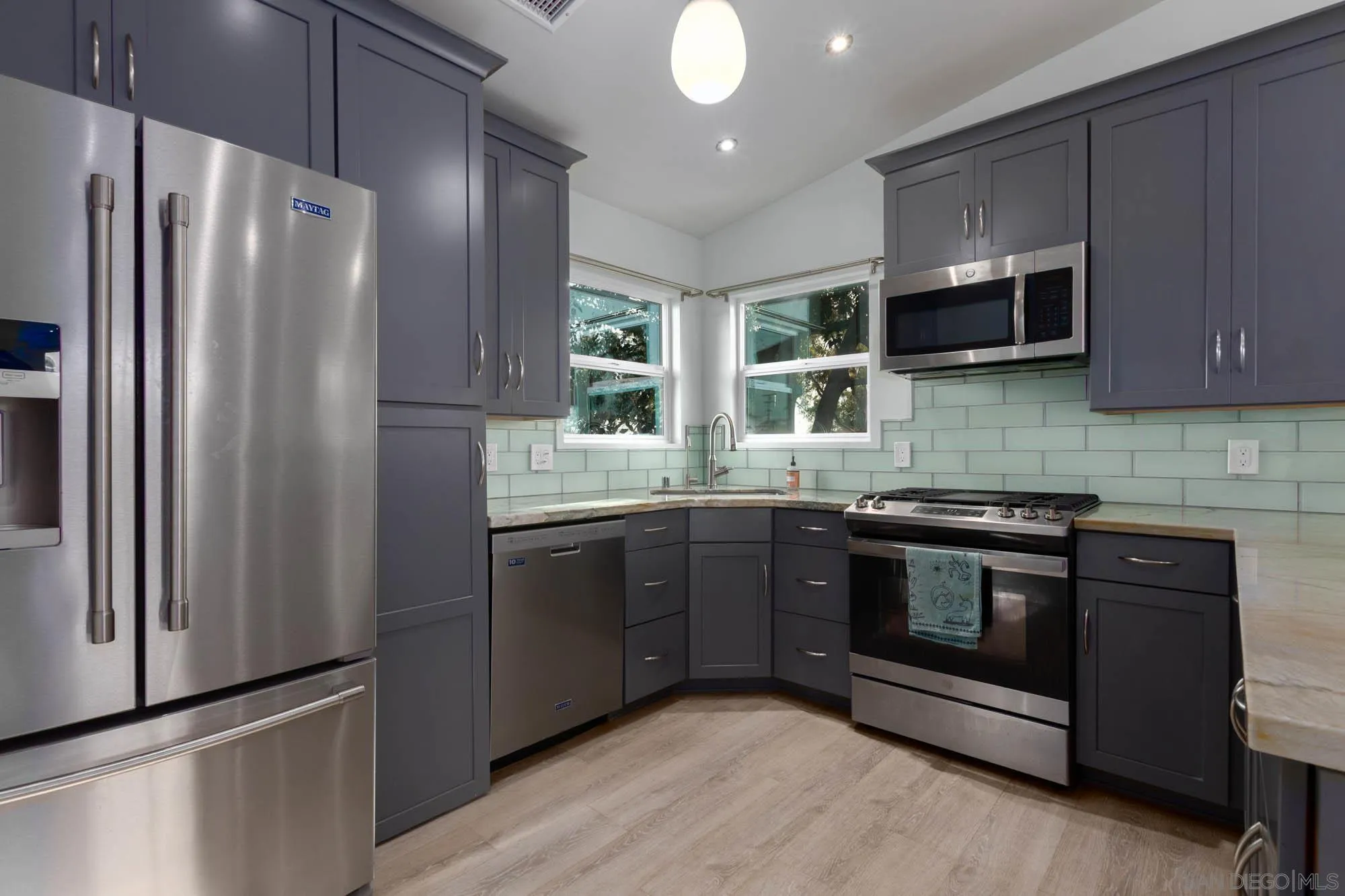 https://cdn.realtyfeed.com/cdn/127/260008510/740c28494ae5ca6f9d8bdb7af8f1df95.webp