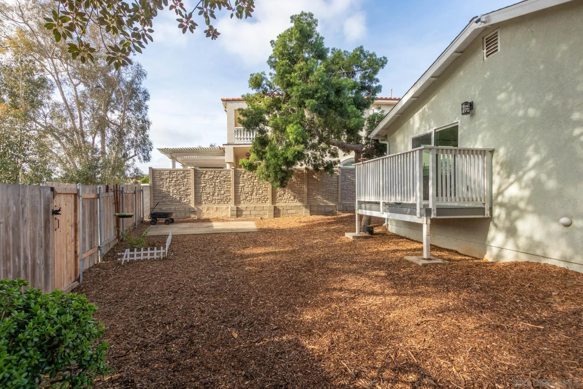 https://cdn.realtyfeed.com/cdn/127/260008510/aa6e1d182006e1a9710c58c453cadbd4.webp