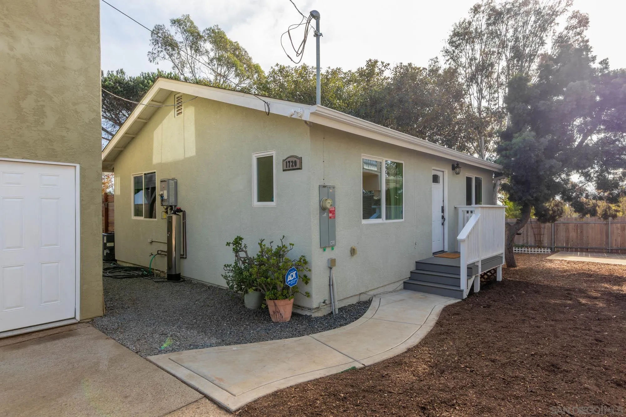 https://cdn.realtyfeed.com/cdn/127/260008510/bdbd467ec91b54c8be6fd5531b9d655f.webp