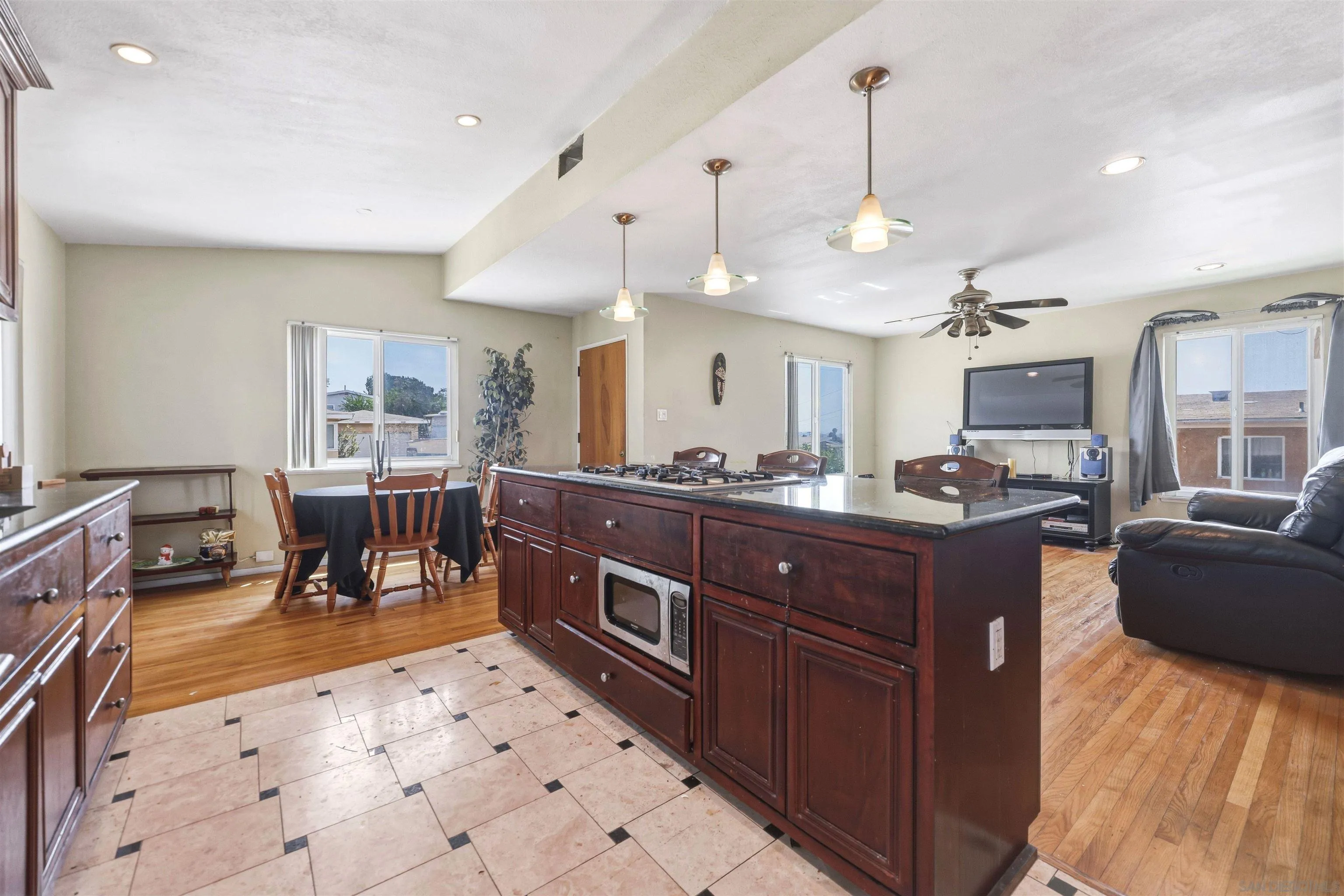 https://cdn.realtyfeed.com/cdn/127/260008514/062038bf10b44c207d3ac8b796fc1f8f.webp