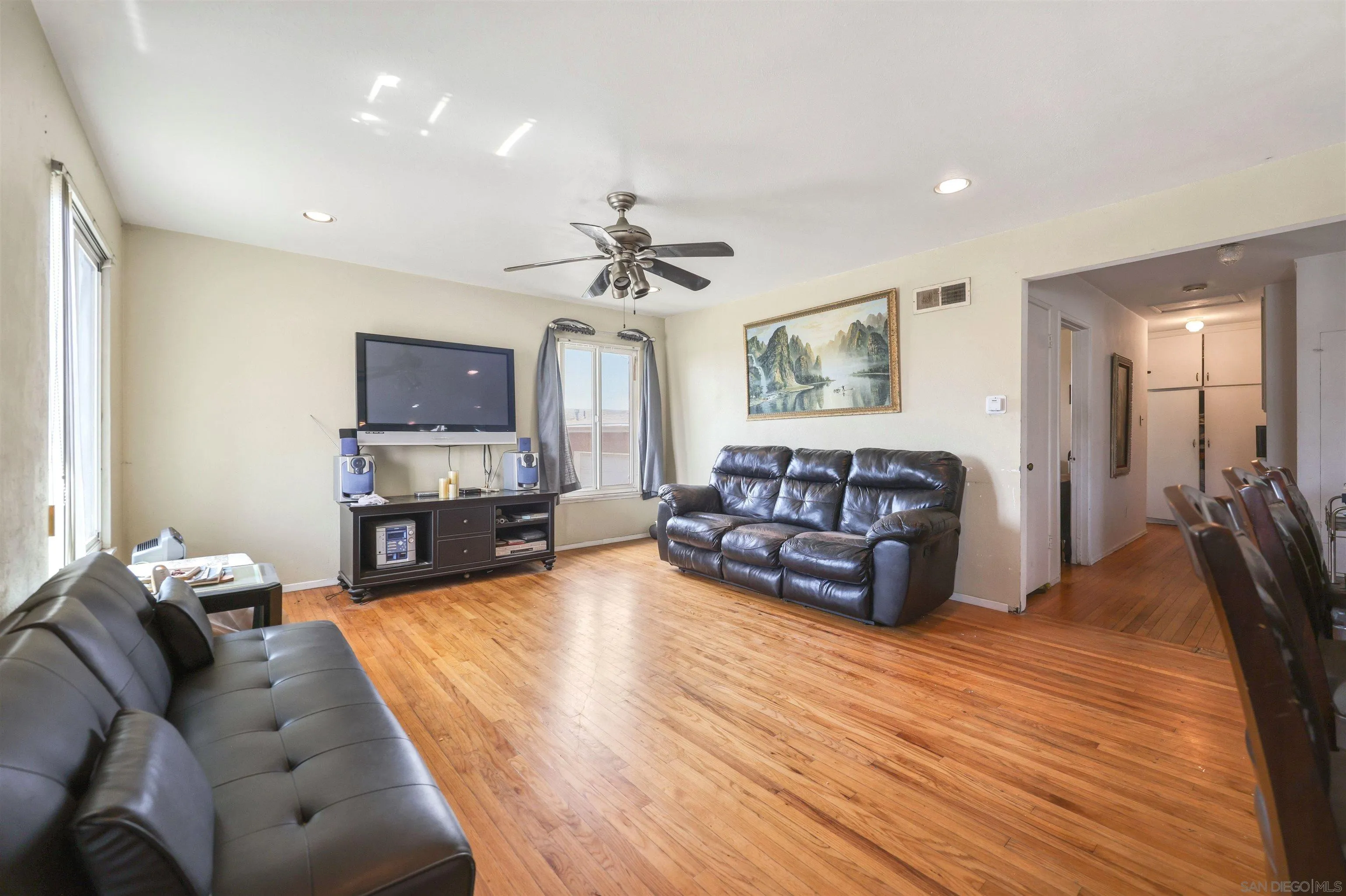 https://cdn.realtyfeed.com/cdn/127/260008514/8ebb35ab58a52424be7fe13741b99349.webp