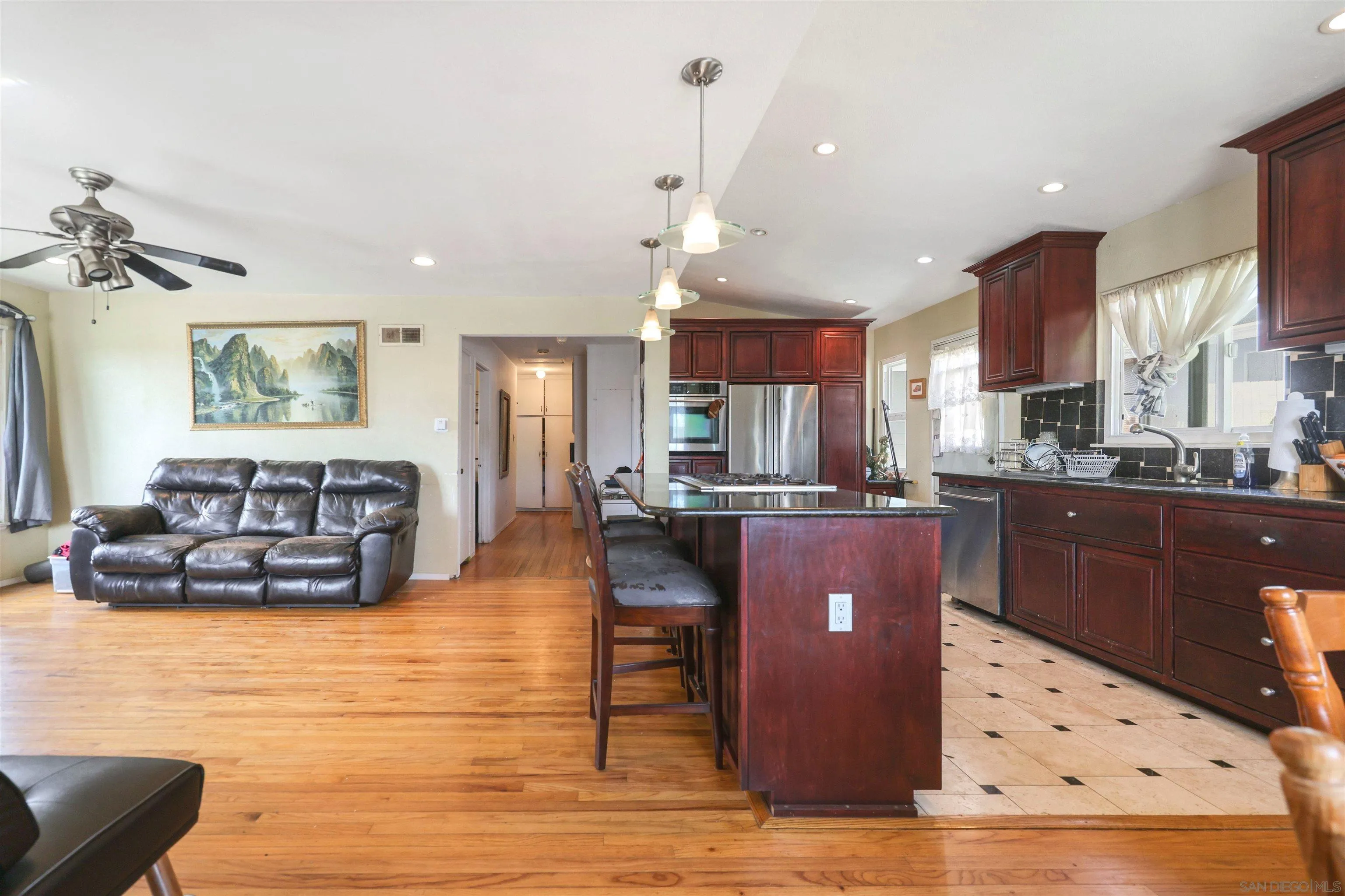 https://cdn.realtyfeed.com/cdn/127/260008514/c34070c0f85ba31b8ff43cf5f31f511c.webp