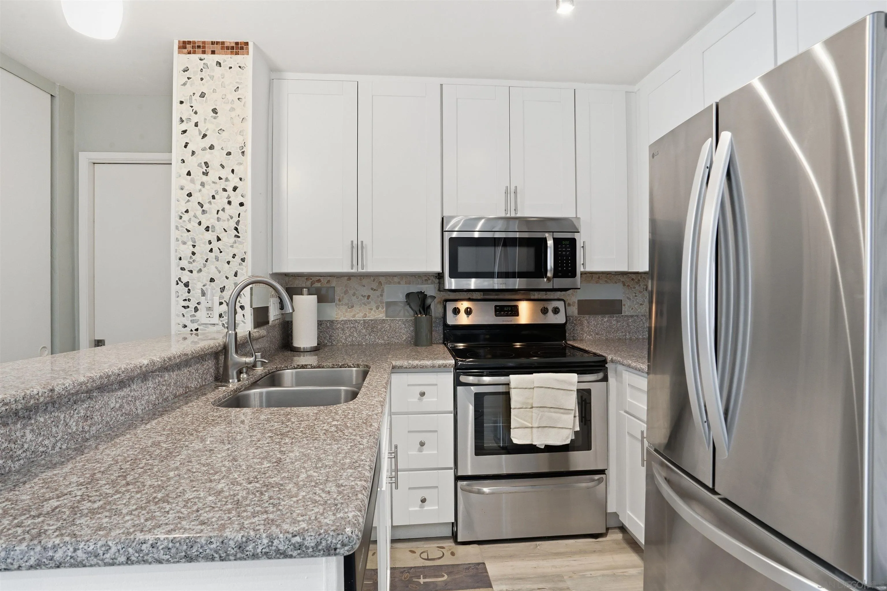 Photo #8: 260008517 Listing: Photo #8