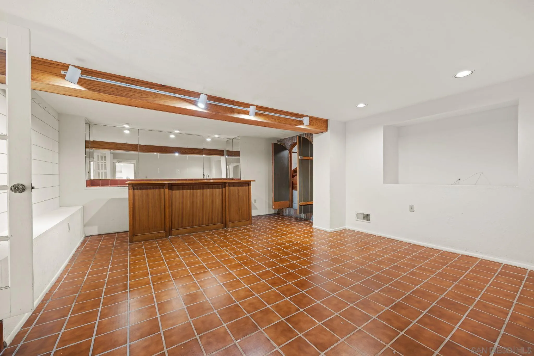 https://cdn.realtyfeed.com/cdn/127/260008519/53582596e9f802705e707f140cc7d3bd.webp