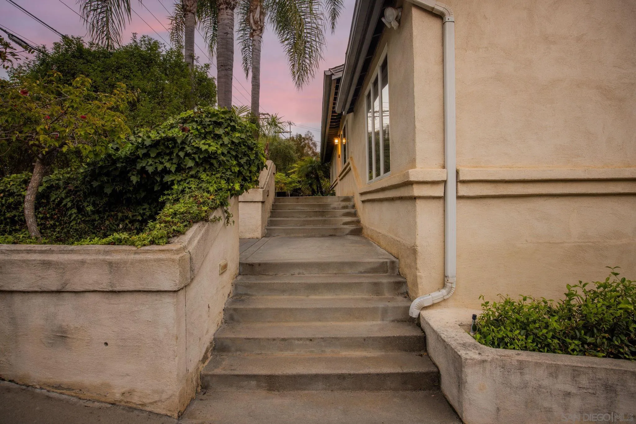 https://cdn.realtyfeed.com/cdn/127/260008519/58c22d77a2a9c46121efdf7b004f6d79.webp