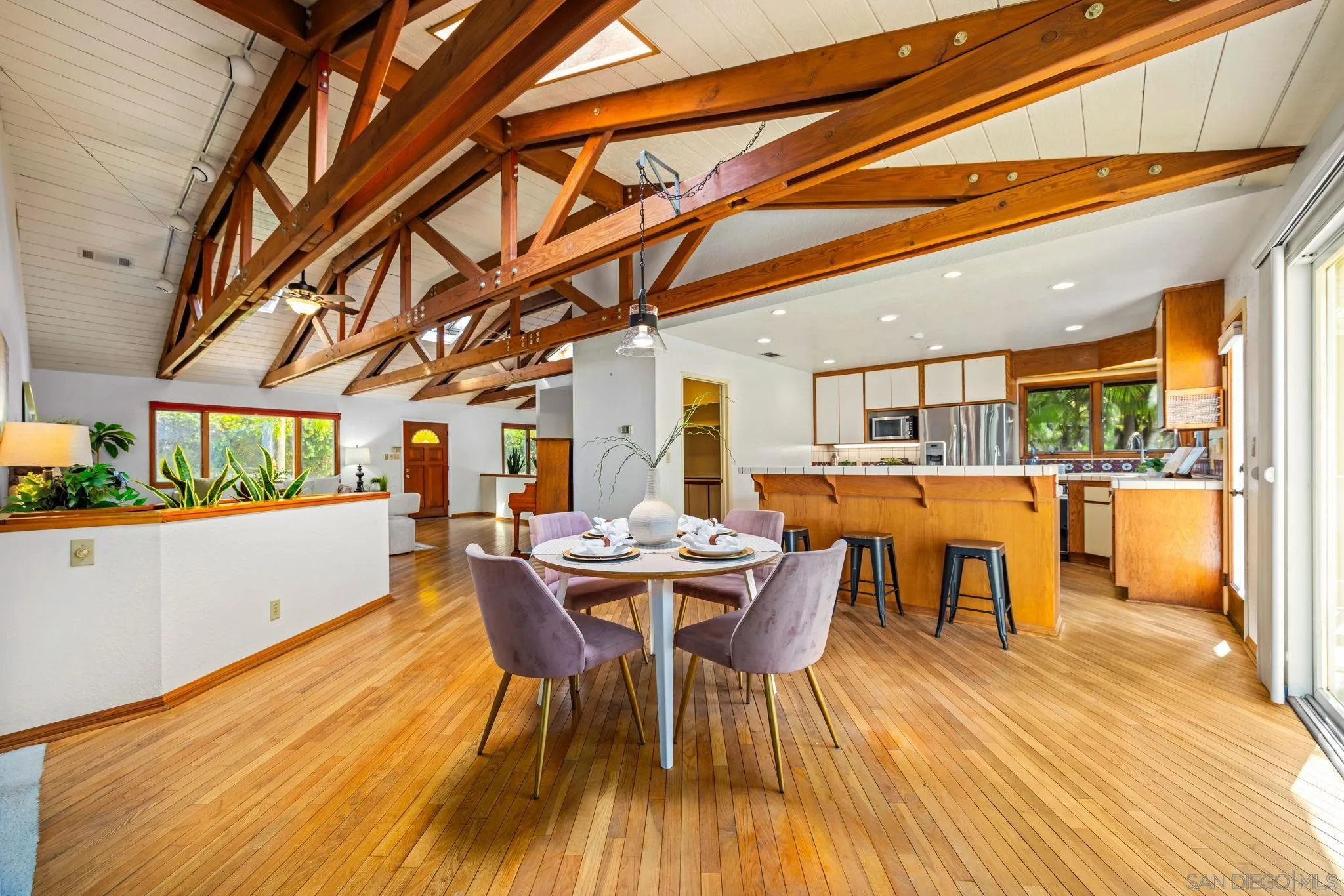 https://cdn.realtyfeed.com/cdn/127/260008519/aadfbcfab70f70fac5a84332e85ec4d7.webp