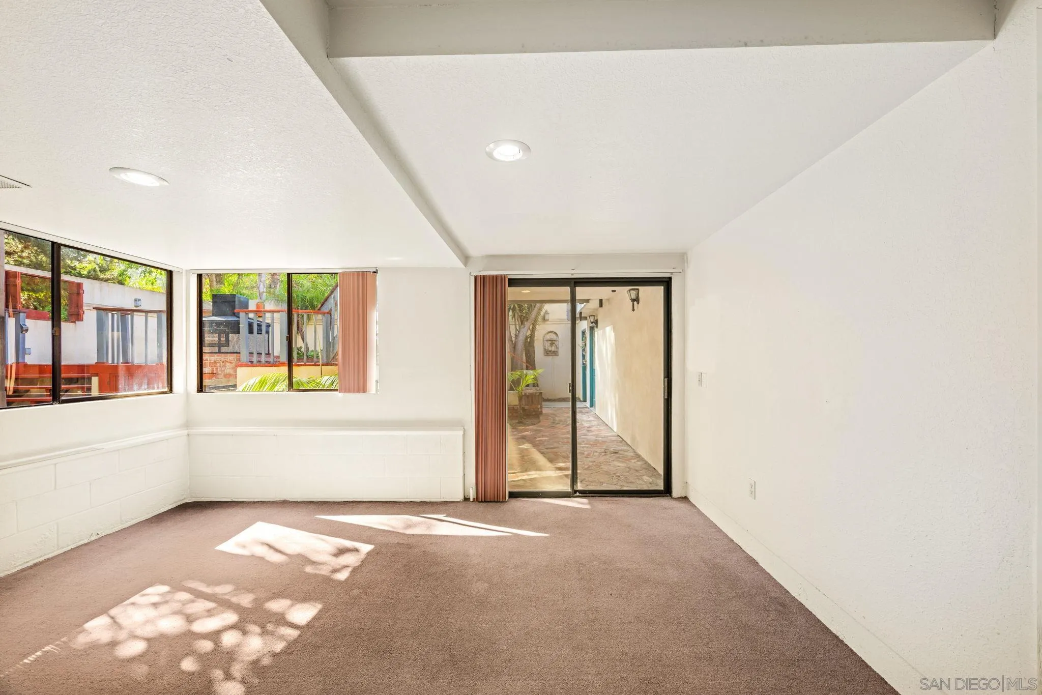 https://cdn.realtyfeed.com/cdn/127/260008519/c568fc16116755d1dd808ce3f75e59ff.webp
