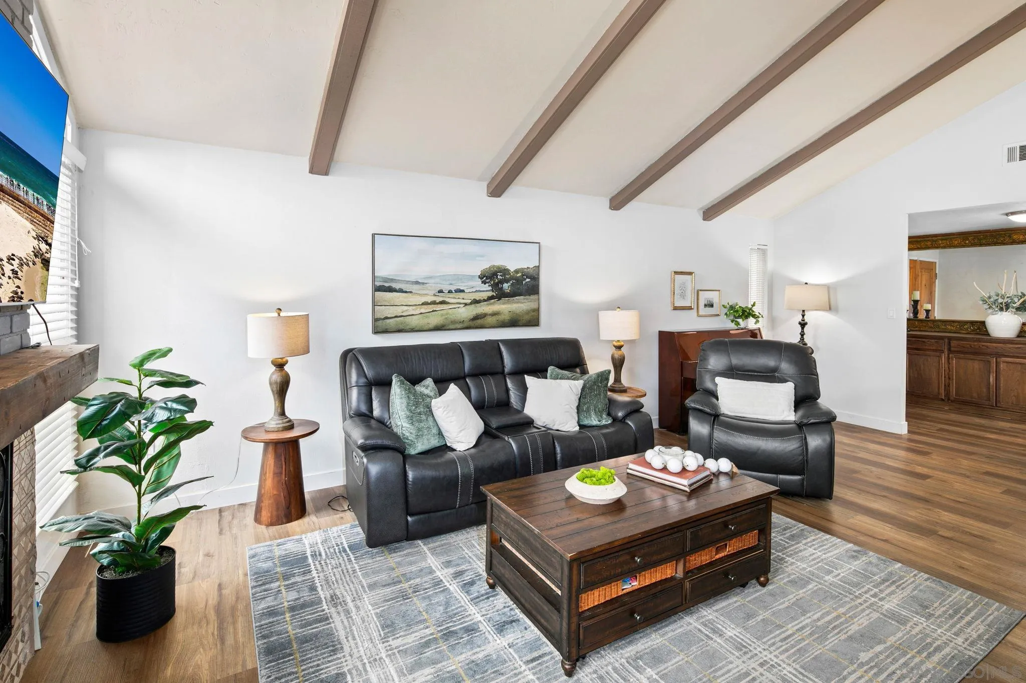 https://cdn.realtyfeed.com/cdn/127/260008527/35b00fd04838bd45d96170ecbf746106.webp
