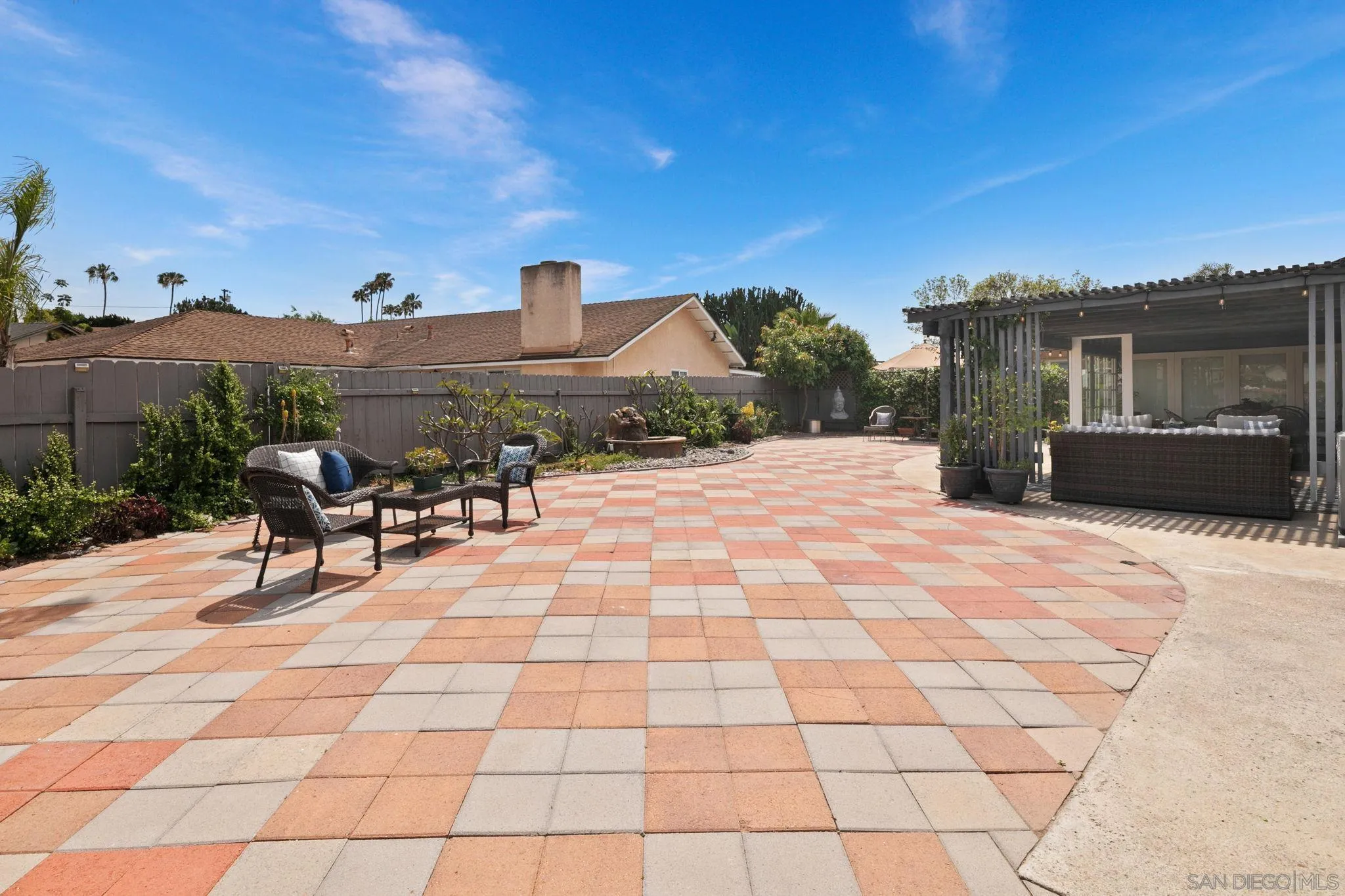 https://cdn.realtyfeed.com/cdn/127/260008527/a8f053b3b9103ccd0690e0e11f31f65b.webp