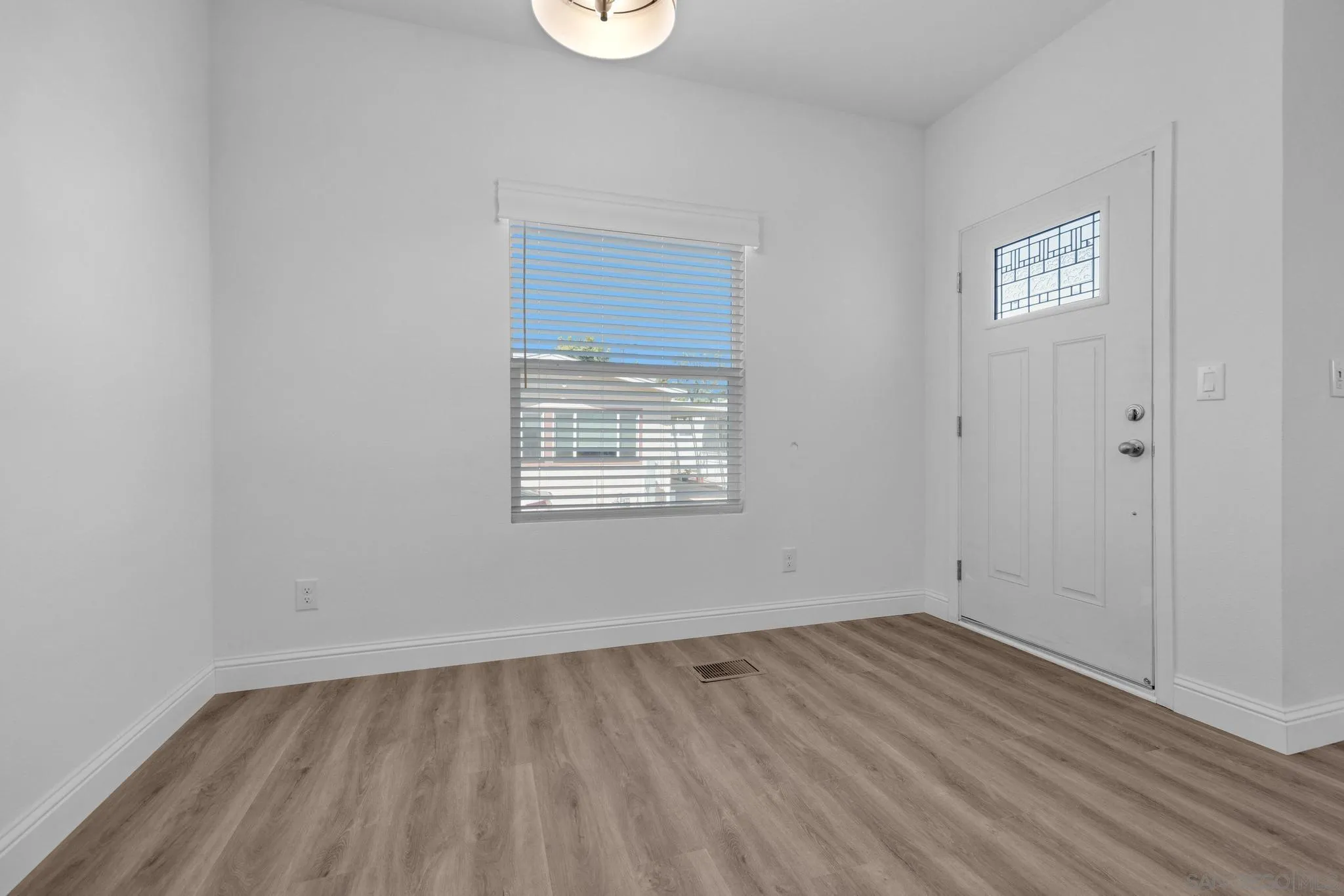 https://cdn.realtyfeed.com/cdn/127/260008533/799422260e8eab0a722628cec4b25b16.webp