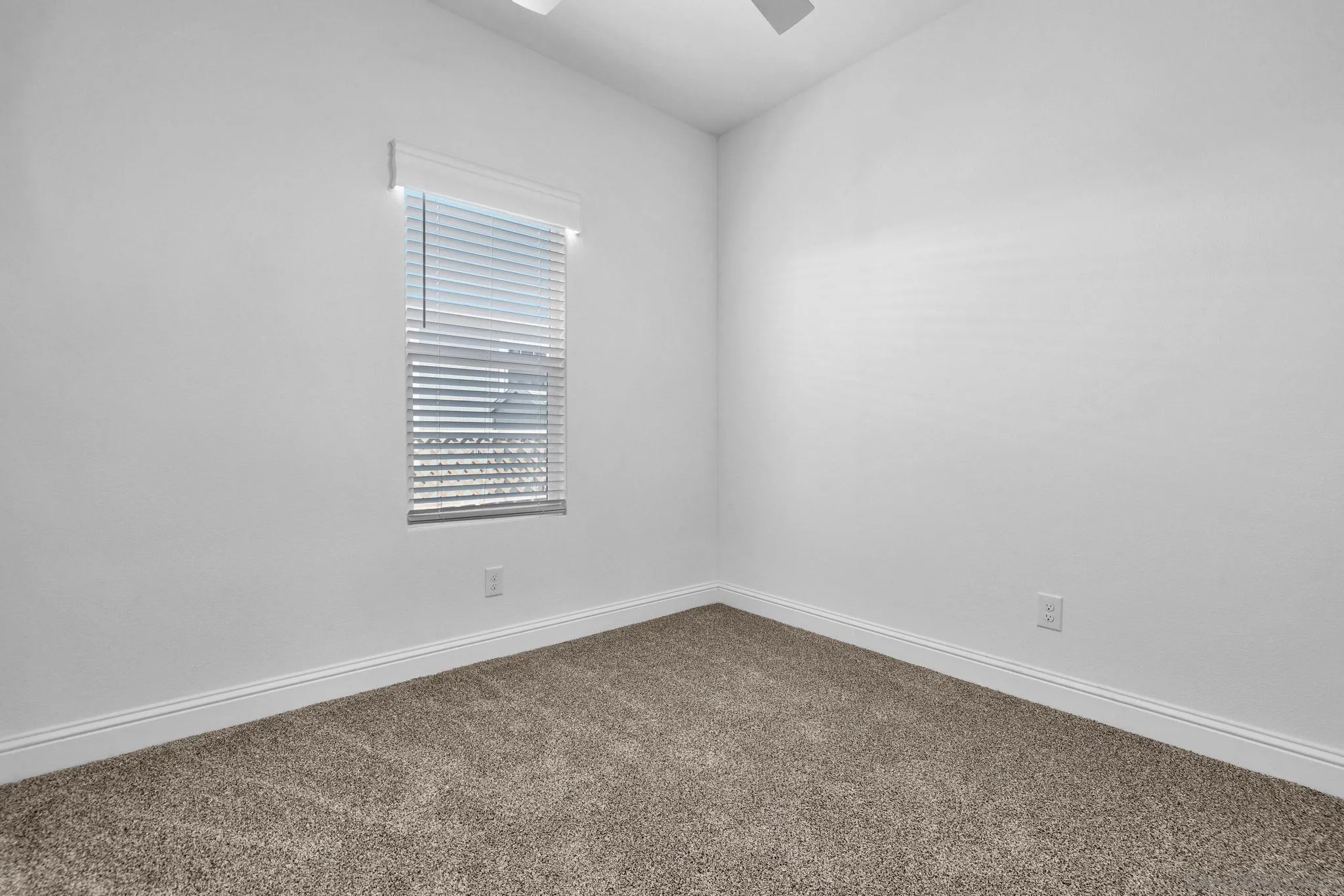 https://cdn.realtyfeed.com/cdn/127/260008533/98b073ddc417ee30d3f3aeeca1405b47.webp