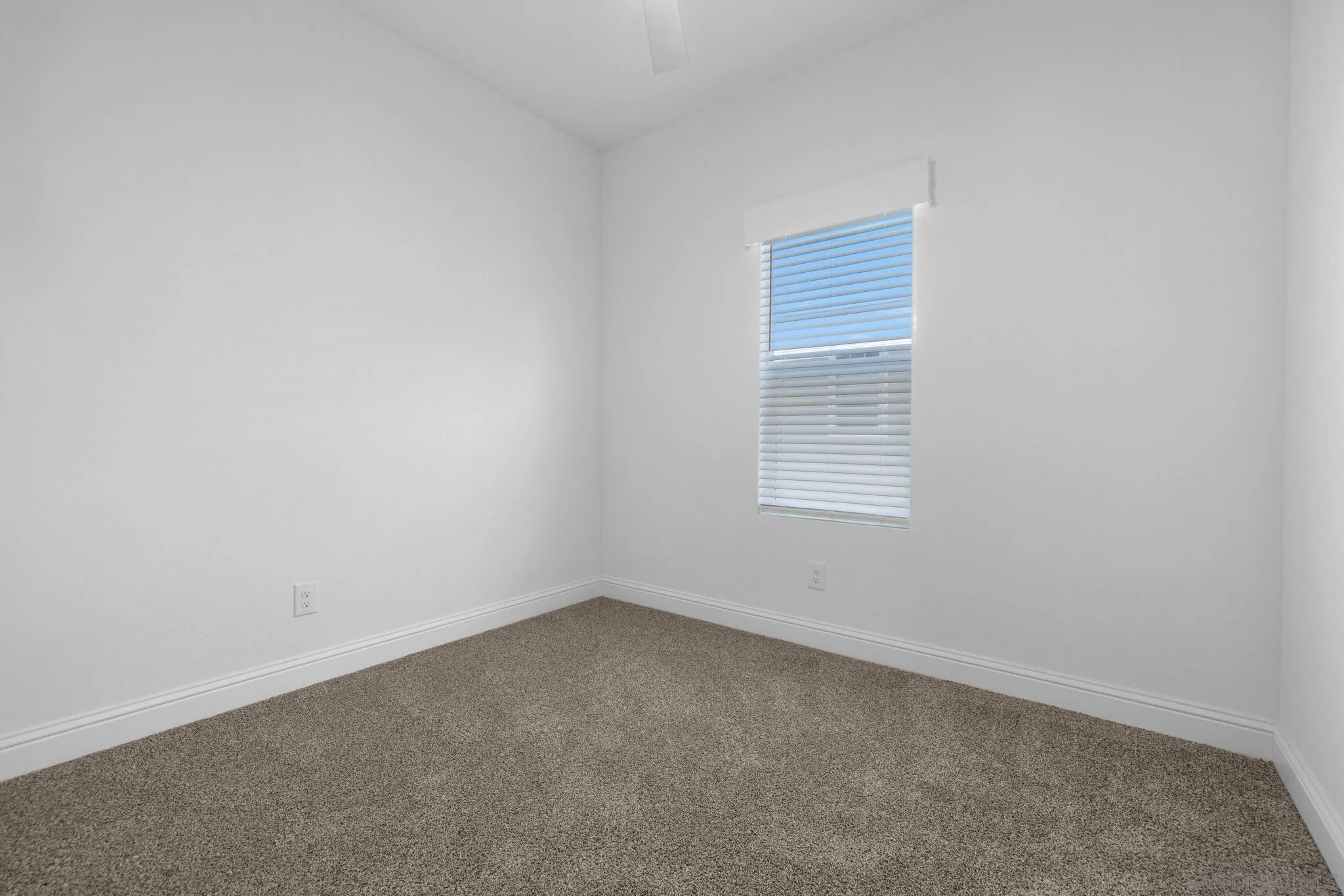 https://cdn.realtyfeed.com/cdn/127/260008533/b10793542b3e2802eca82449e9e36d63.webp