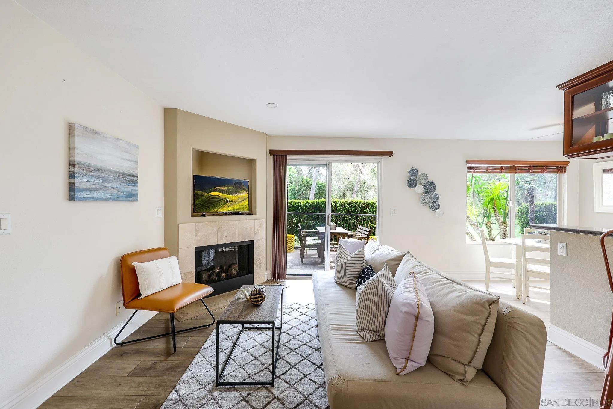 Photo #4: 260008538 Listing: Photo #4