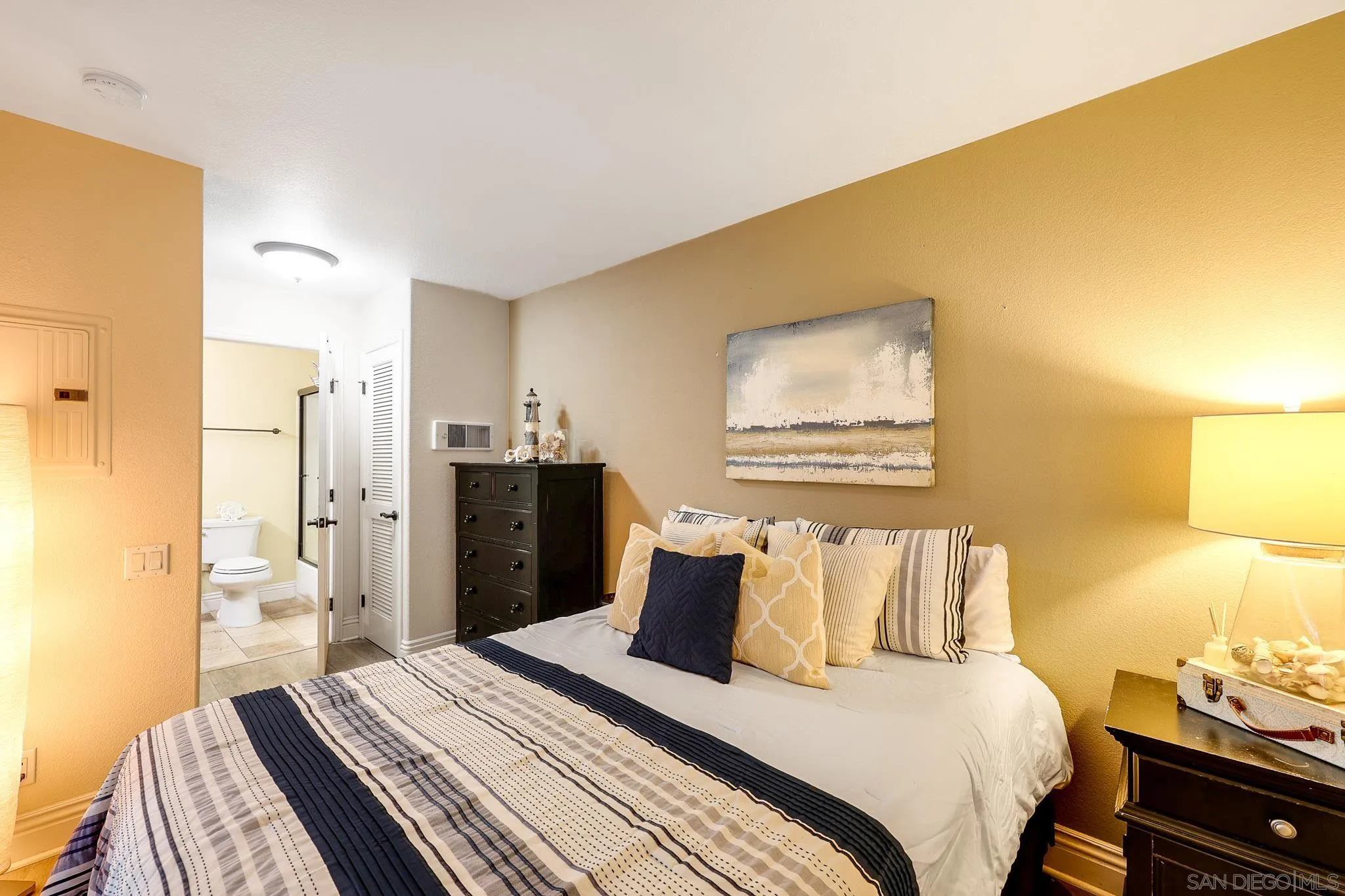 Photo #12: 260008538 Listing: Photo #12