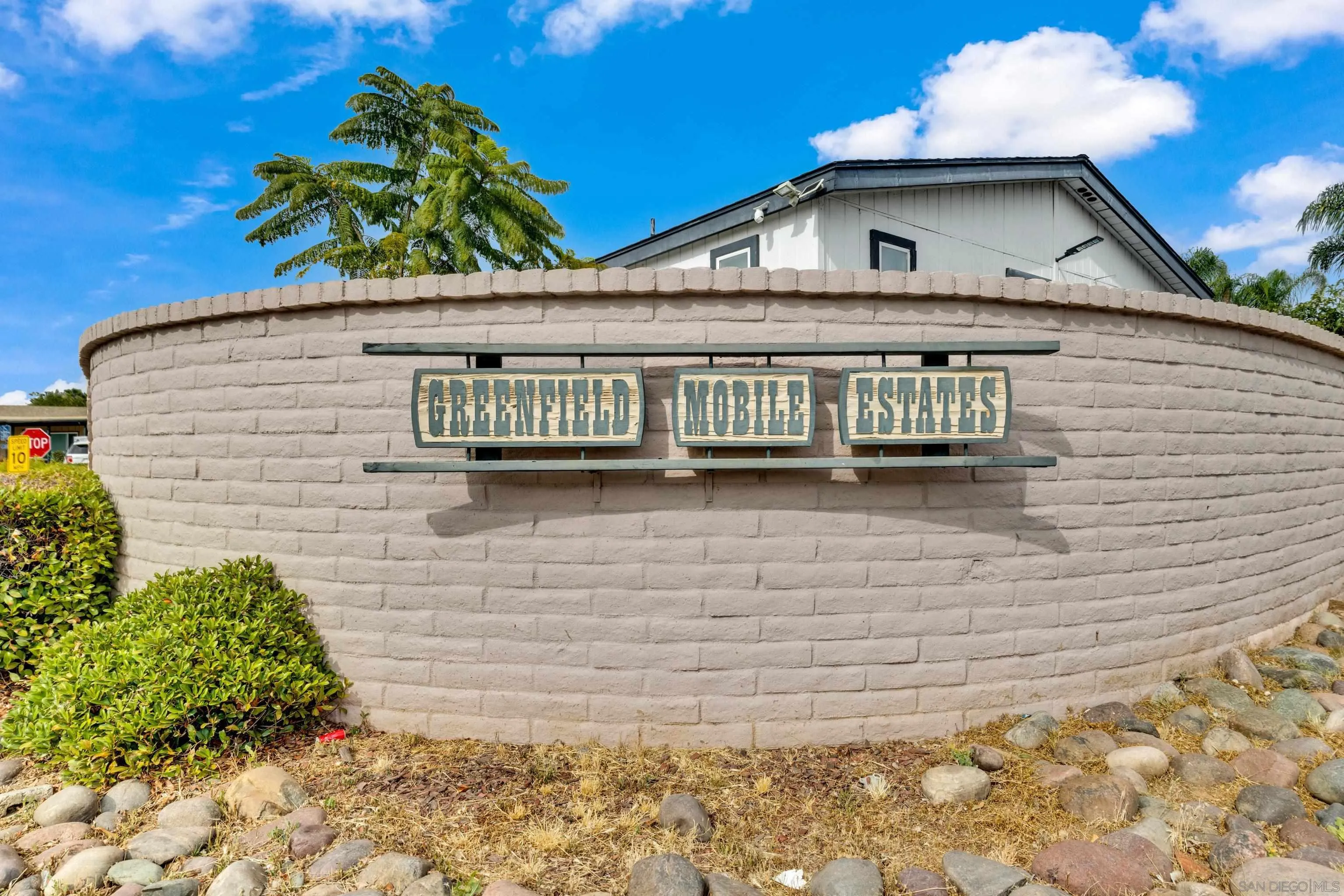 https://cdn.realtyfeed.com/cdn/127/260008543/744c41ae596453578354aa98480e9b34.webp