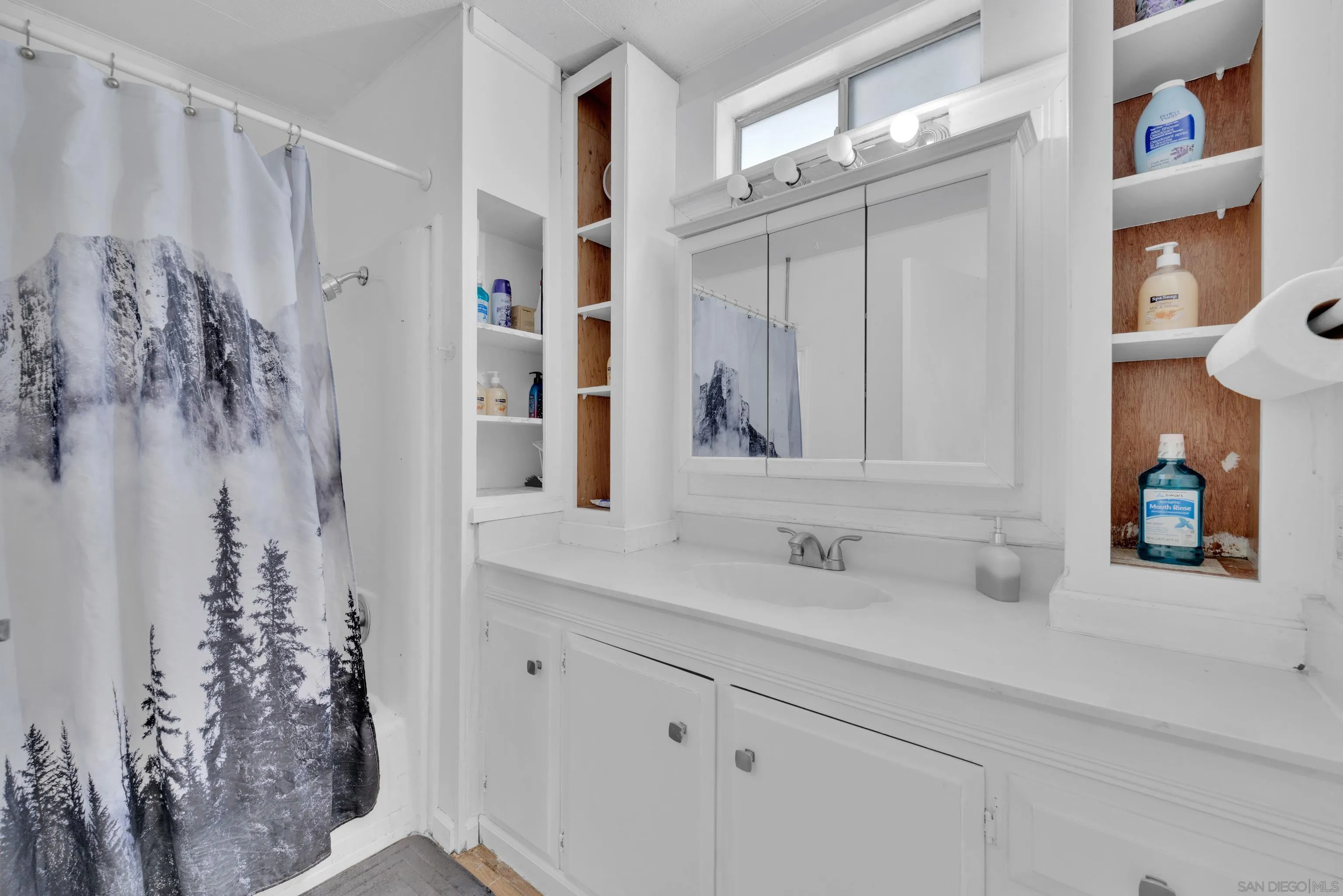 https://cdn.realtyfeed.com/cdn/127/260008543/8d43ac74f50cbb9f22f285a5b6b74d28.webp