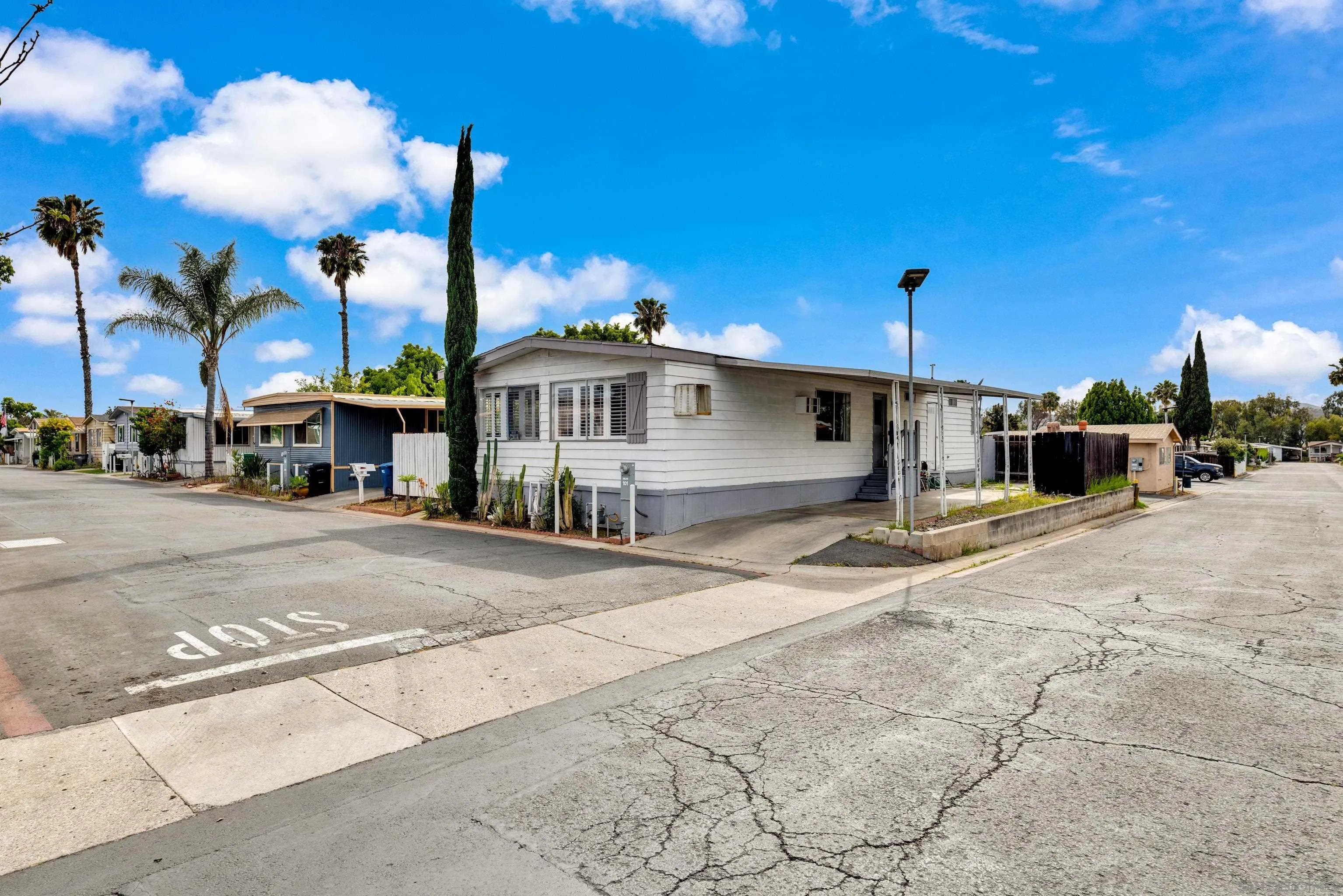 https://cdn.realtyfeed.com/cdn/127/260008543/edbc61487c80fd429e0d58666e4942c8.webp